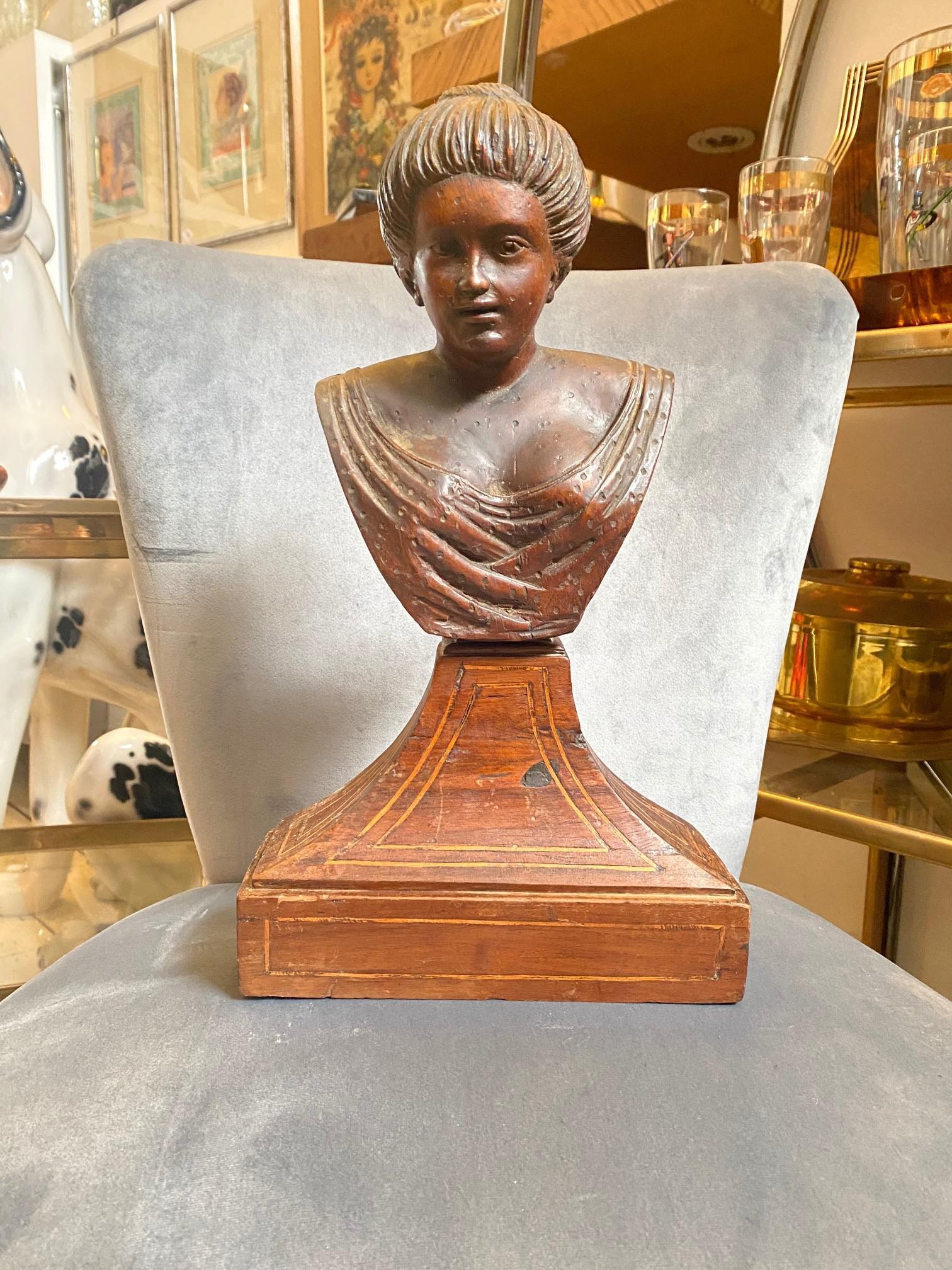 19th Century Italian Wooden Sculpture of Woman's Bust on a Base For Sale 4