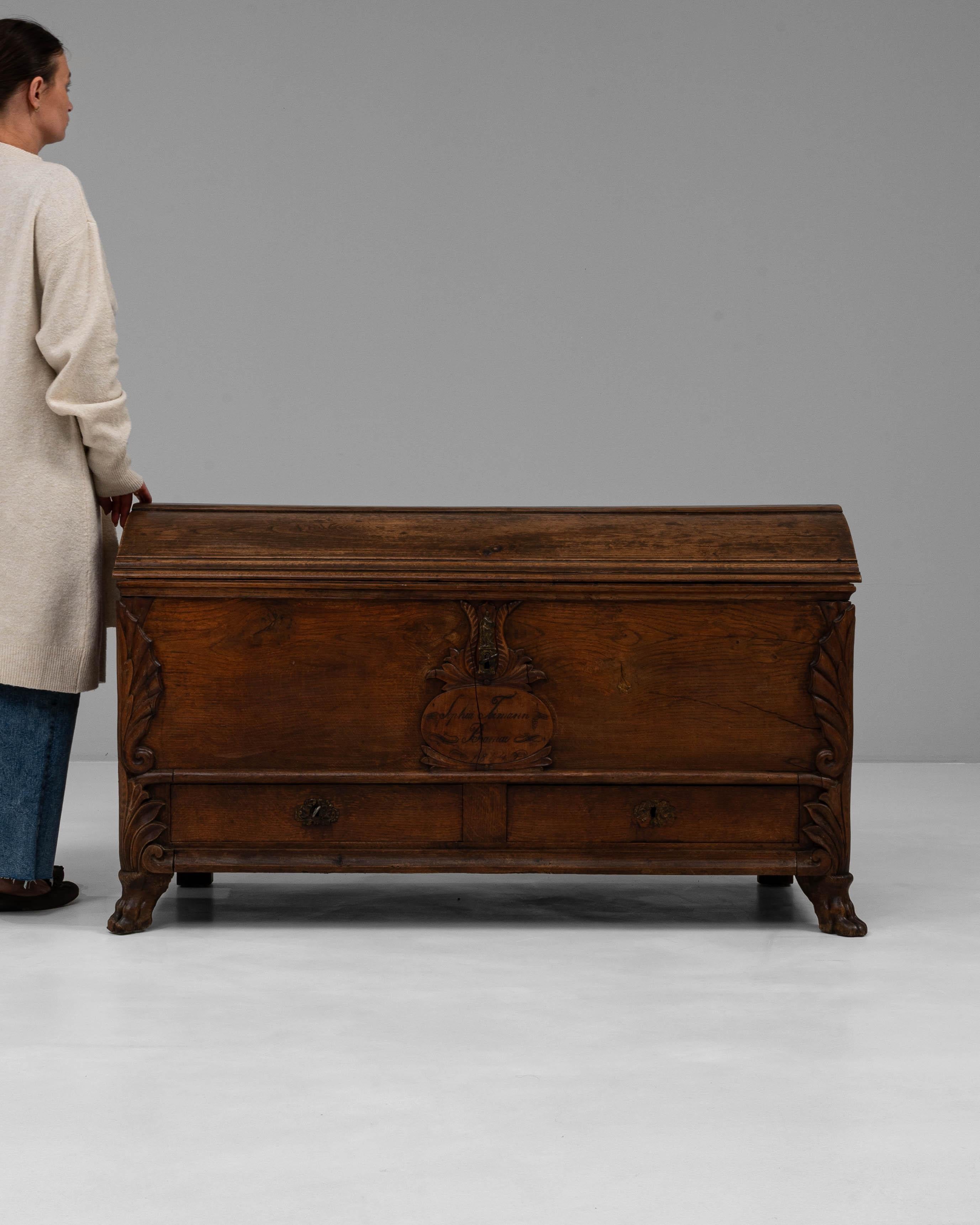 Italiano Baule in legno italiano del XIX secolo in patina originale in vendita