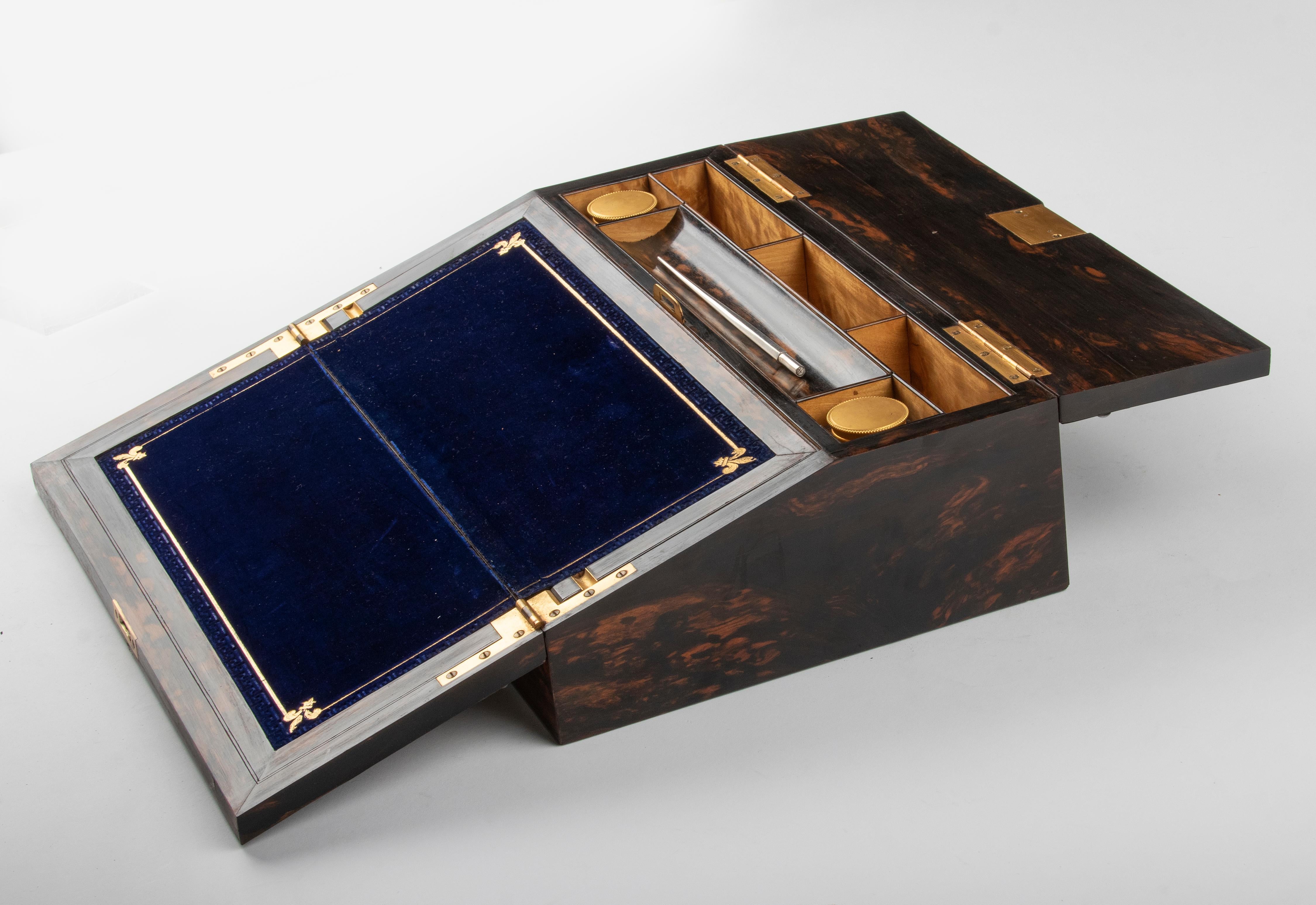Caja de escritura italiana del siglo XIX con chapa de macasar y monturas de plata Fines del siglo XIX en venta