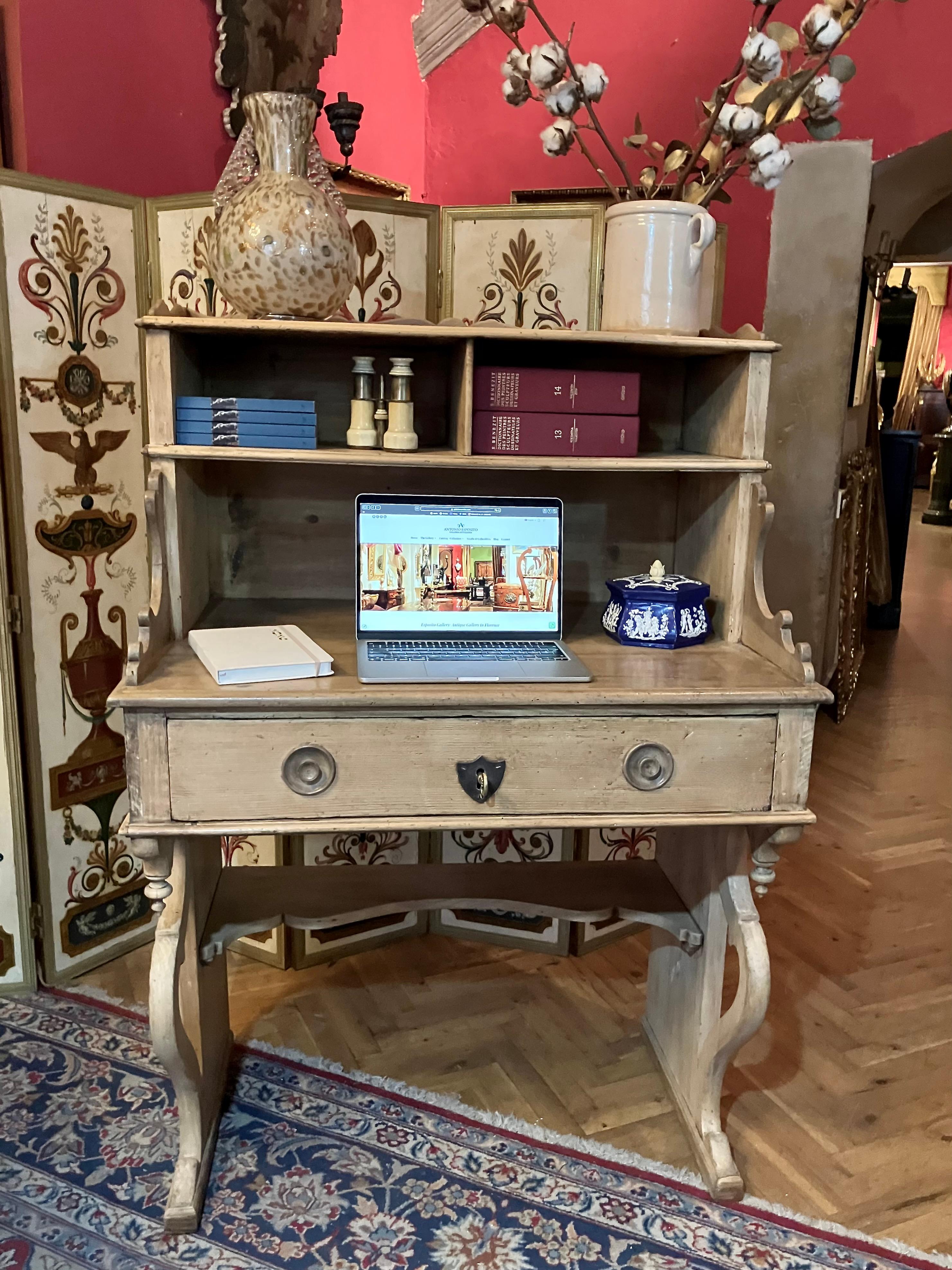 Scrivania italiana dell'Ottocento in pioppo sbiancato e Oak, artigianato toscano in vendita 2