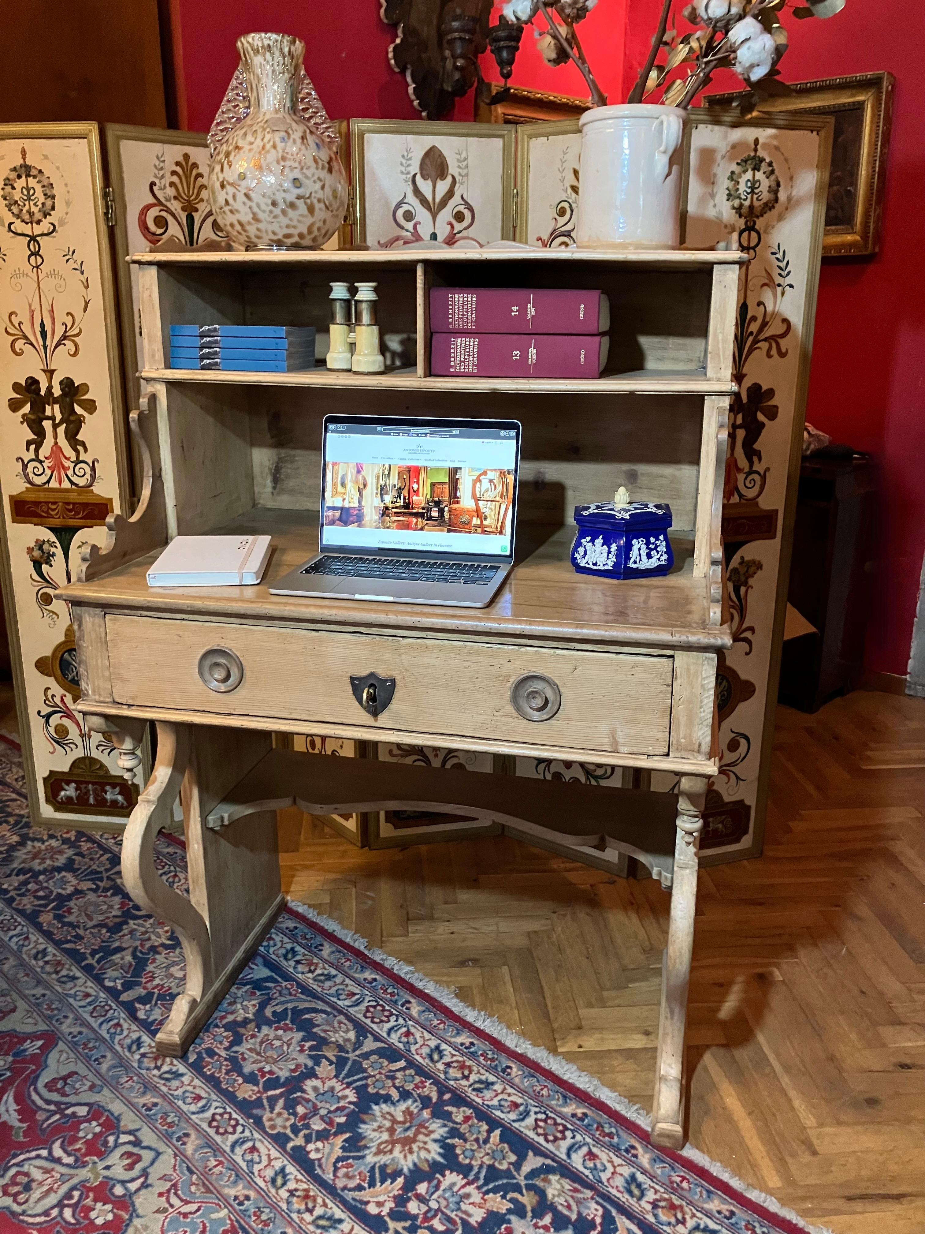 Scrivania italiana dell'Ottocento in pioppo sbiancato e Oak, artigianato toscano in vendita 3