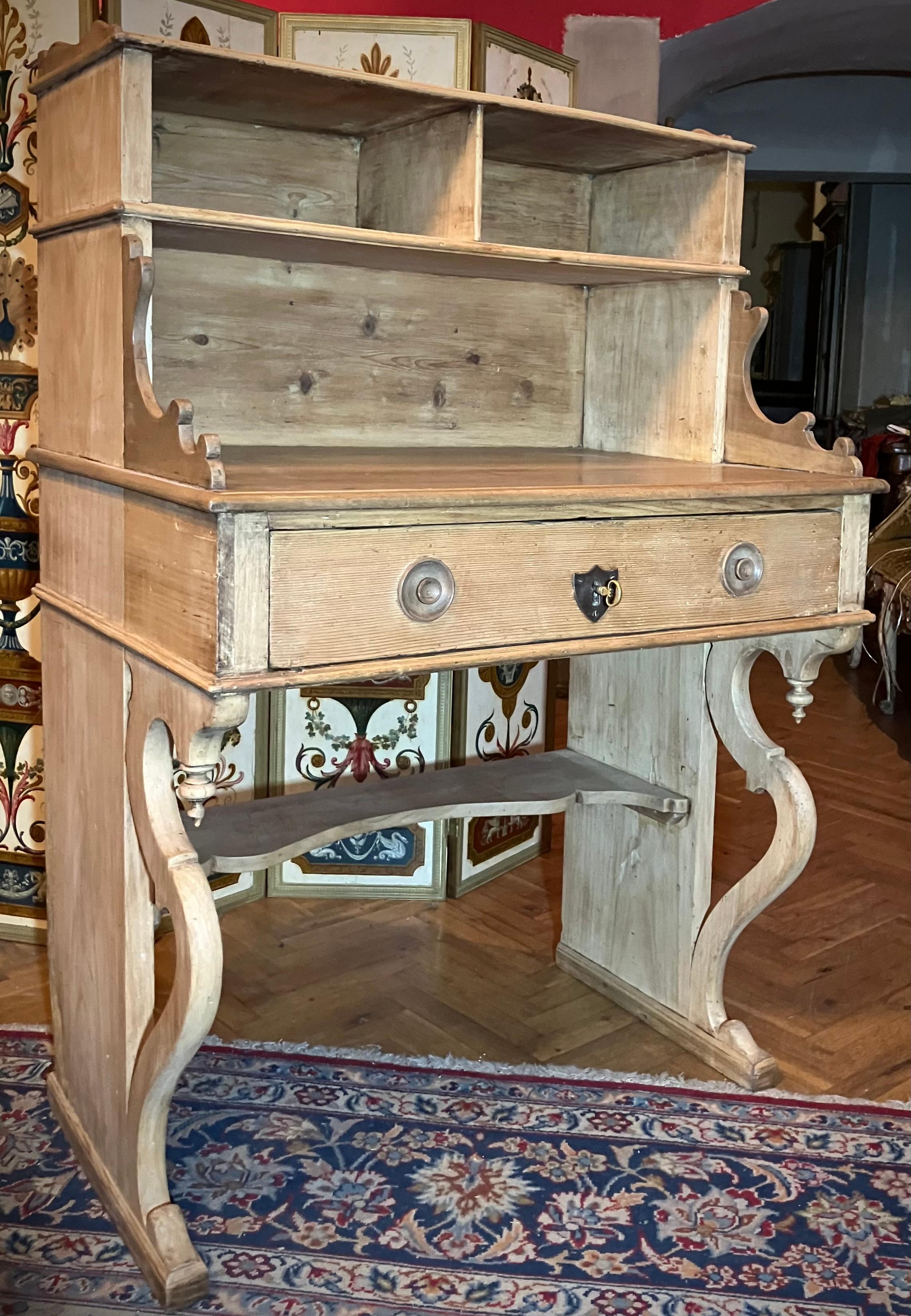 Scrivania italiana dell'Ottocento in pioppo sbiancato e Oak, artigianato toscano in vendita 4