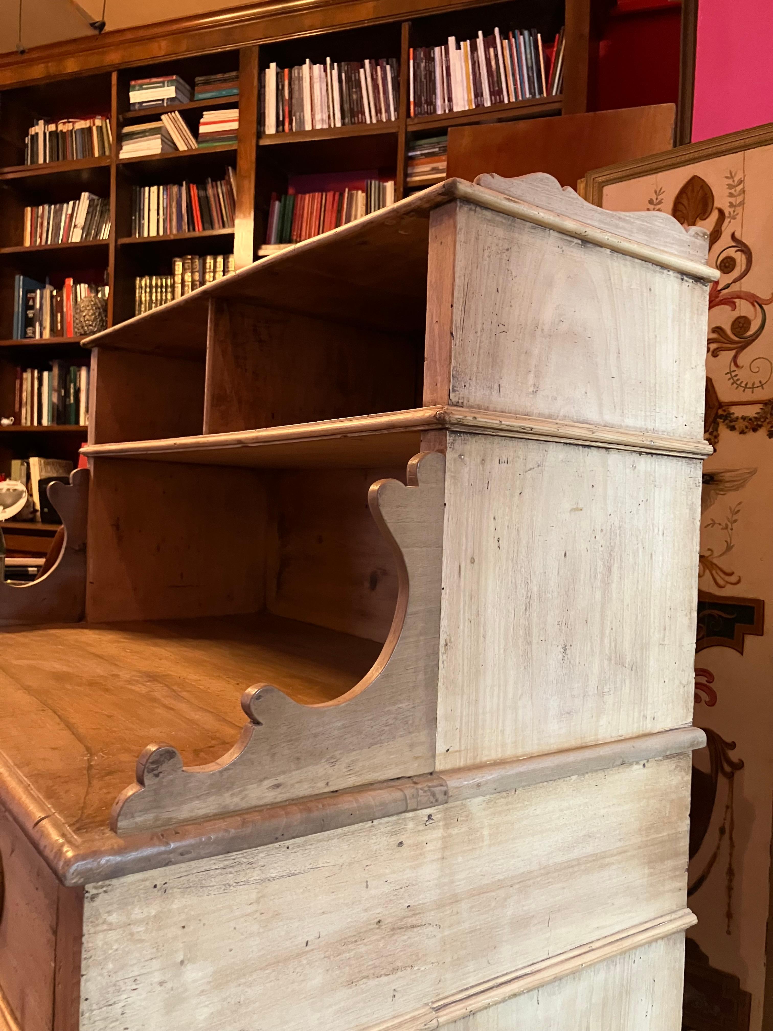 Scrivania italiana dell'Ottocento in pioppo sbiancato e Oak, artigianato toscano In condizioni buone in vendita a Firenze, IT