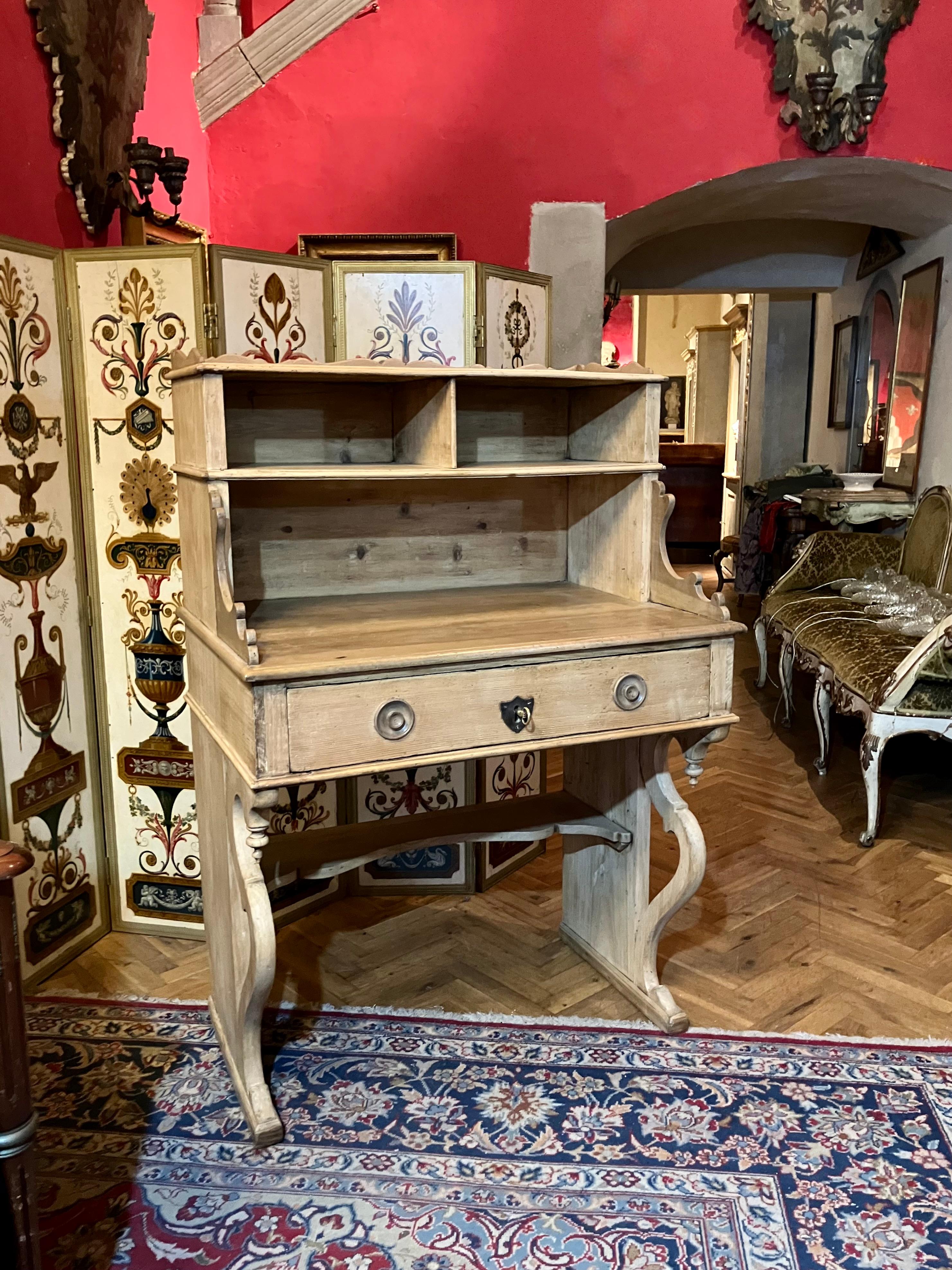 Quercia Scrivania italiana dell'Ottocento in pioppo sbiancato e Oak, artigianato toscano in vendita