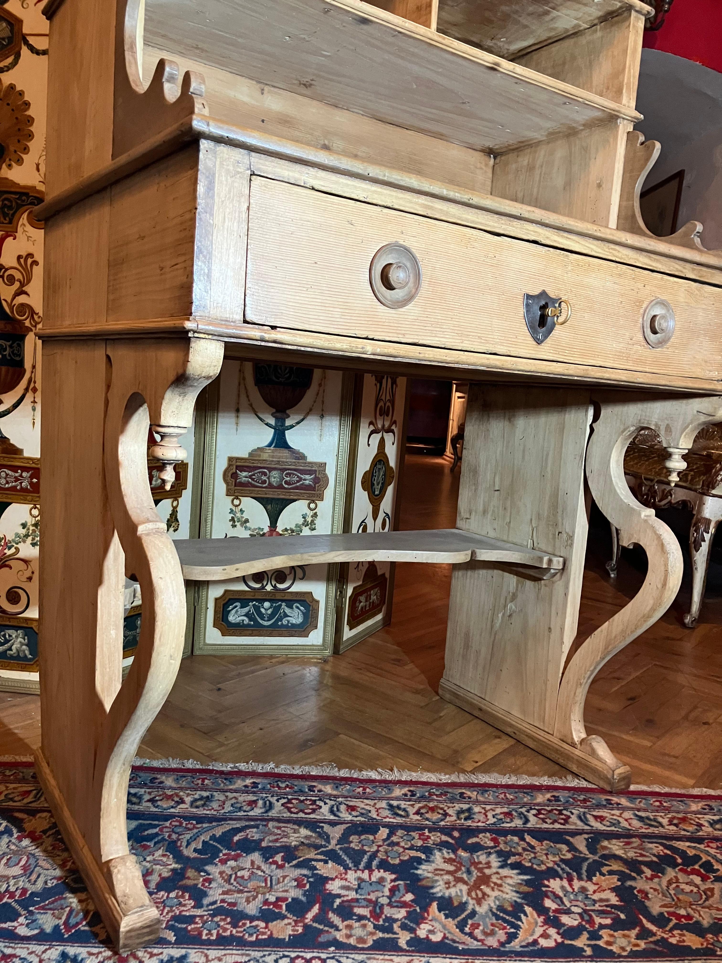 Scrivania italiana dell'Ottocento in pioppo sbiancato e Oak, artigianato toscano in vendita 1