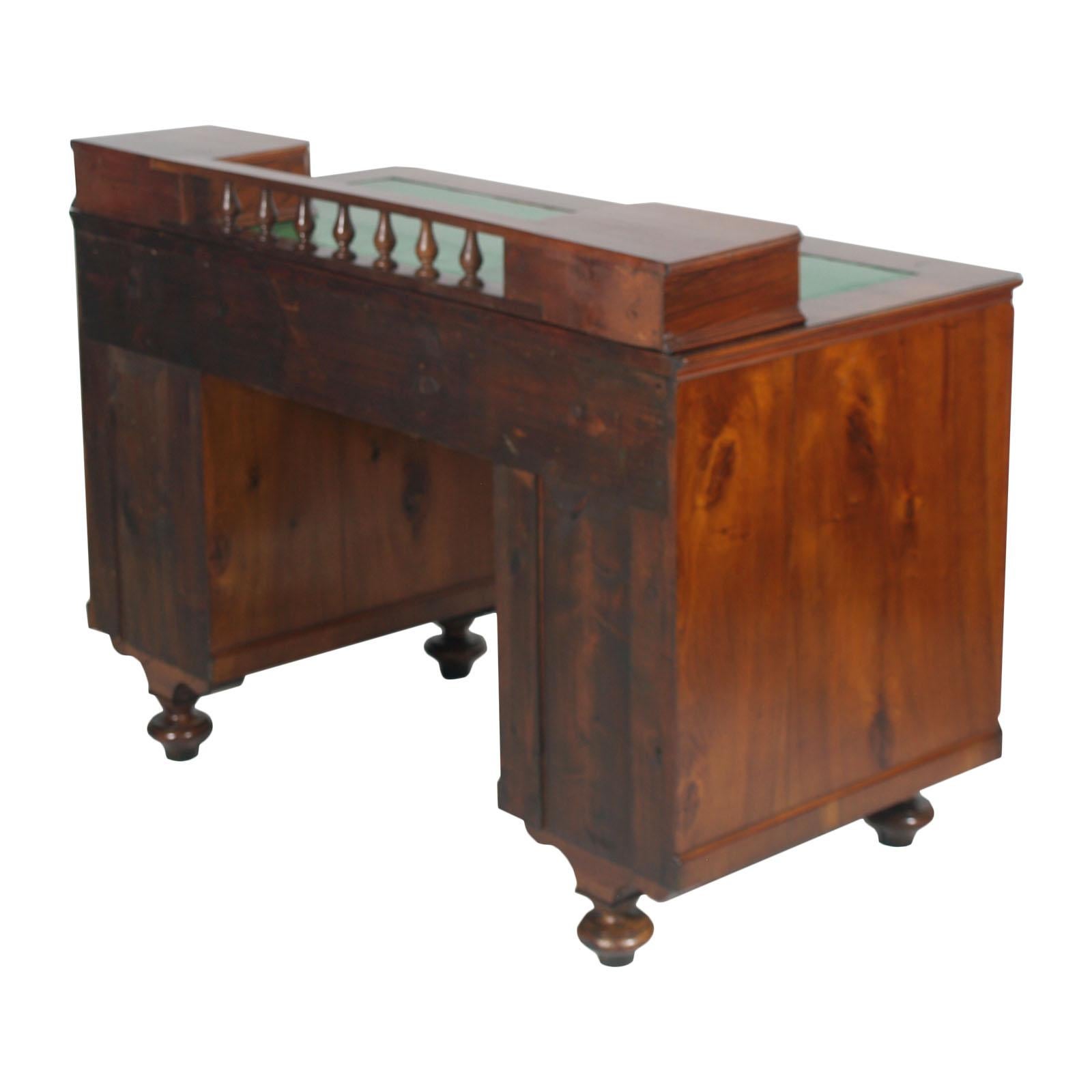 19th Century Italian Writing Desk in Solid Walnut and Weneer Walnut, Restored For Sale 5
