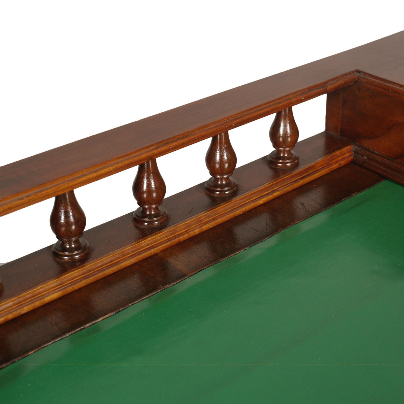 19th Century Italian Writing Desk in Solid Walnut and Weneer Walnut, Restored For Sale 3