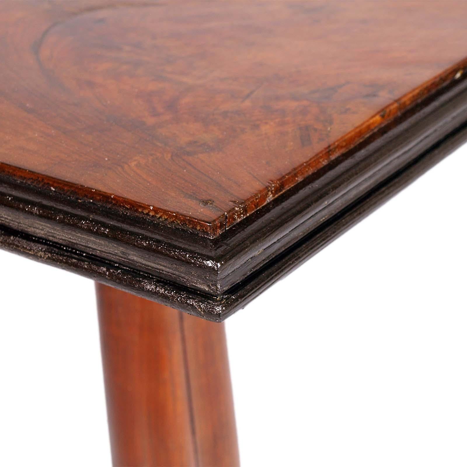 Antiker italienischer Bettservice-Tisch aus Nussbaum, neoklassisch, gewachst poliert, 19. Jahrhundert (Neoklassisch) im Angebot