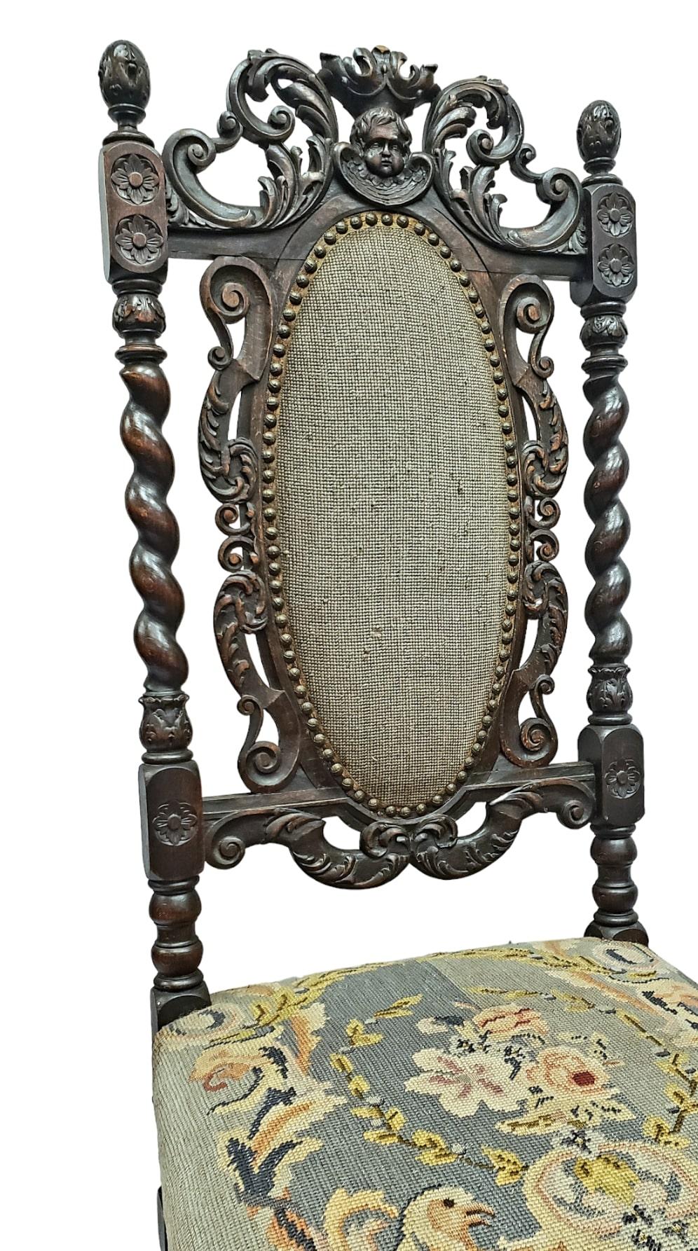Chaise de salle du 19e siècle en chêne sculpté à l'aiguille et de style jacobéen Bon état - En vente à North Palm Beach, FL