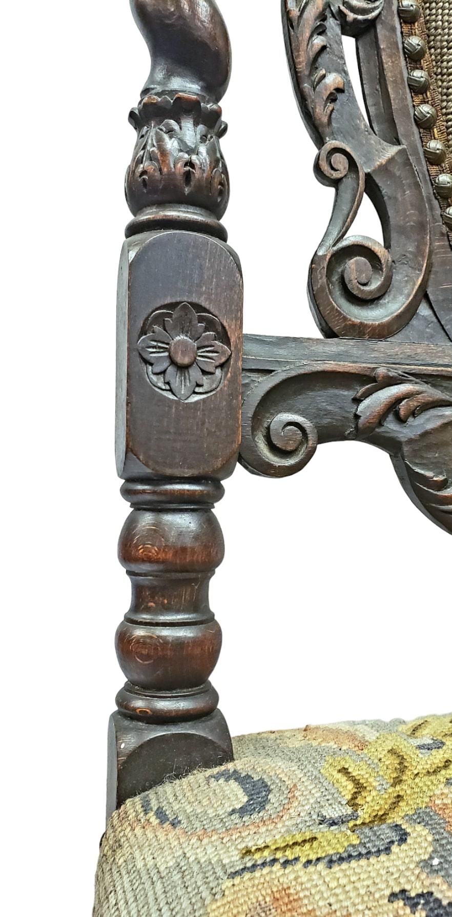 Chêne Chaise de salle du 19e siècle en chêne sculpté à l'aiguille et de style jacobéen en vente
