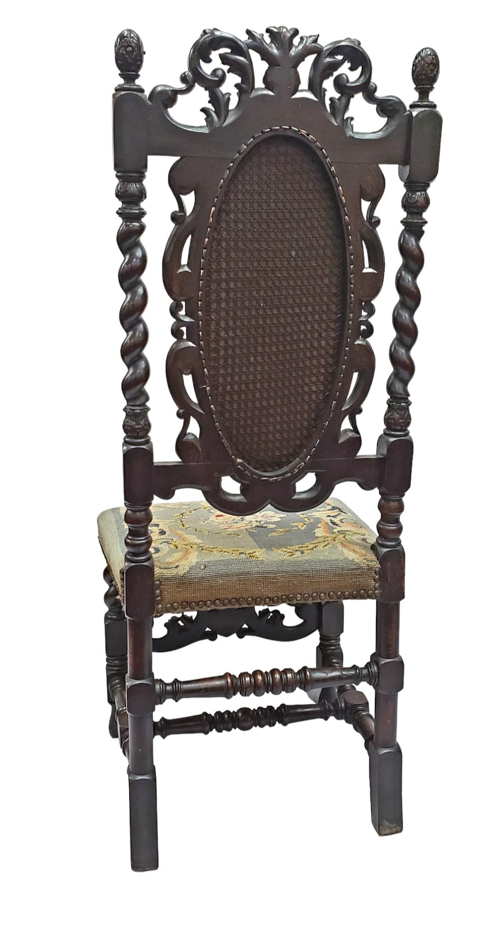Chaise de salle du 19e siècle en chêne sculpté à l'aiguille et de style jacobéen en vente 2