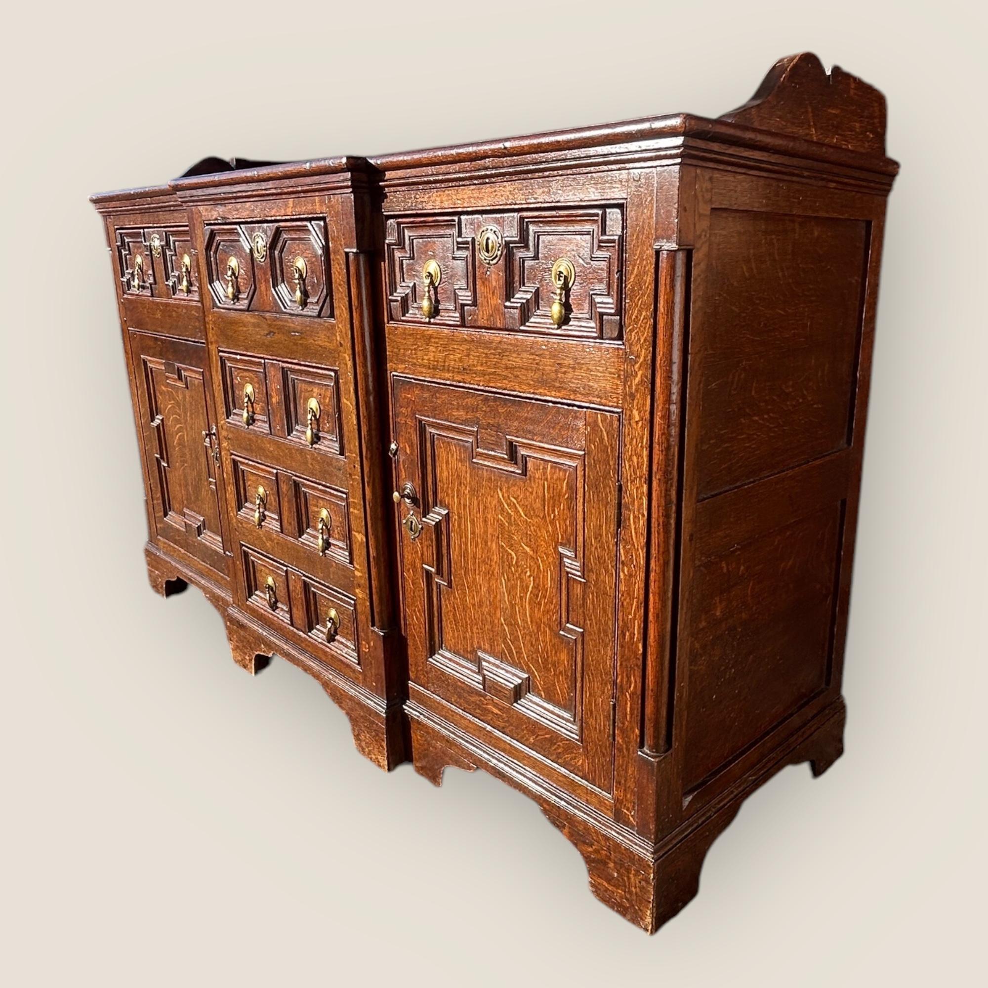Comò in stile giacobiano del XIX secolo in Oak in vendita 4