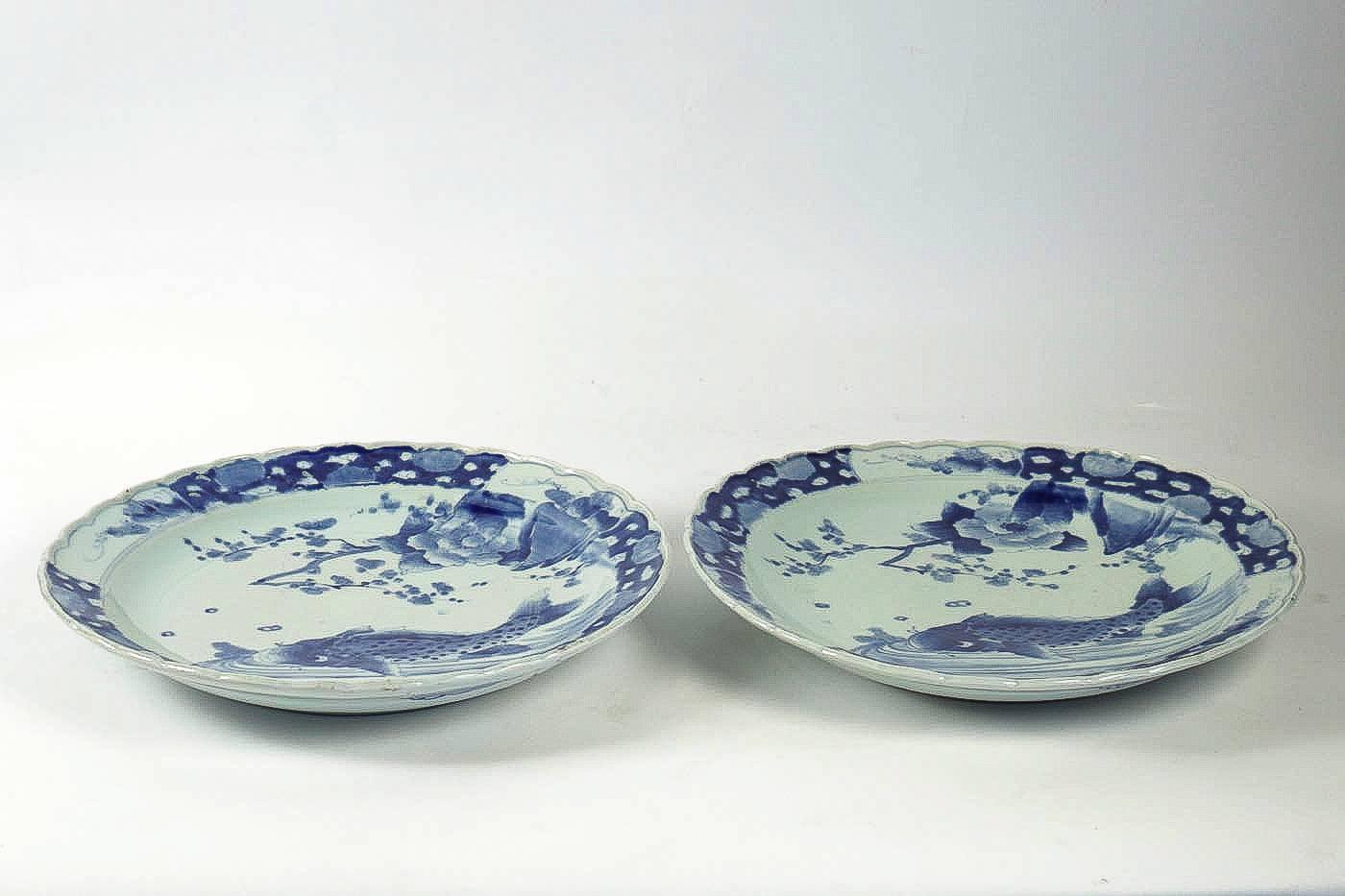 19th Century Japan, a Large Pair of Porcelain Dishes with Blue Koï Carps For Sale 7
