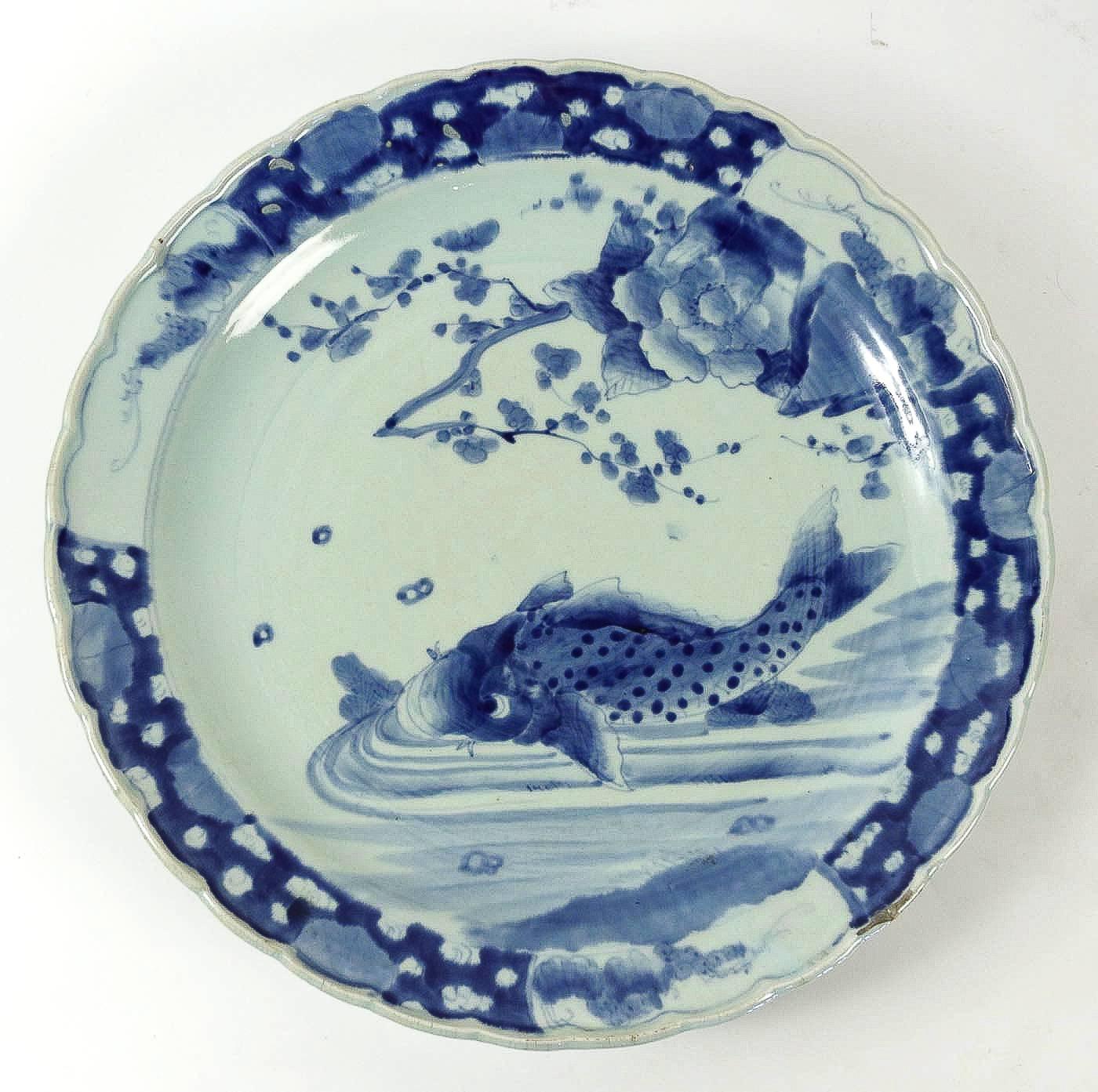 19th Century Japan, a Large Pair of Porcelain Dishes with Blue Koï Carps For Sale 1