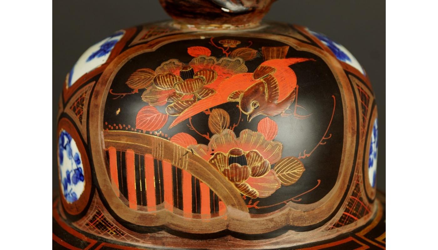 19th Century Japan Ceramic Laka Vase with Lid 4