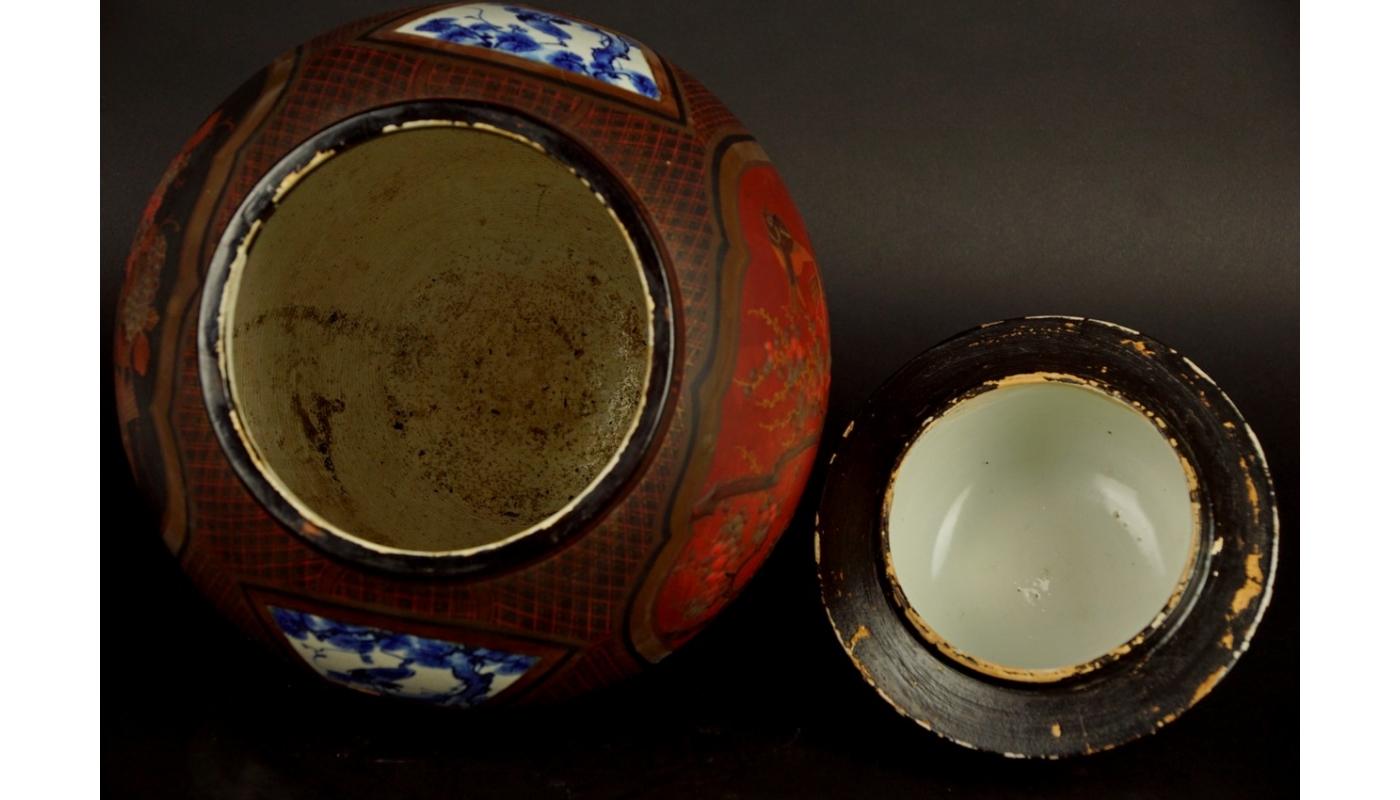 19th Century Japan Ceramic Laka Vase with Lid 5