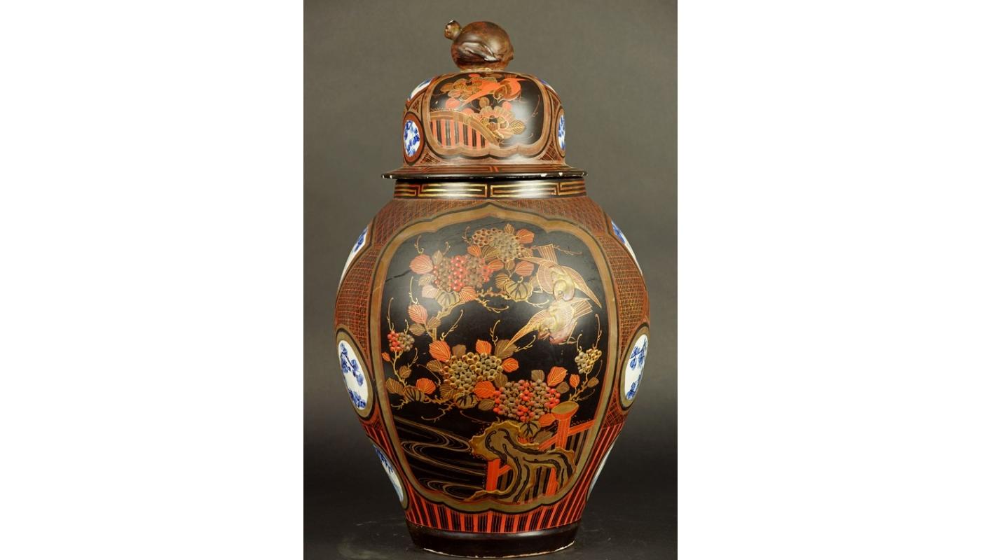 19th Century Japan Ceramic Laka Vase with Lid 3