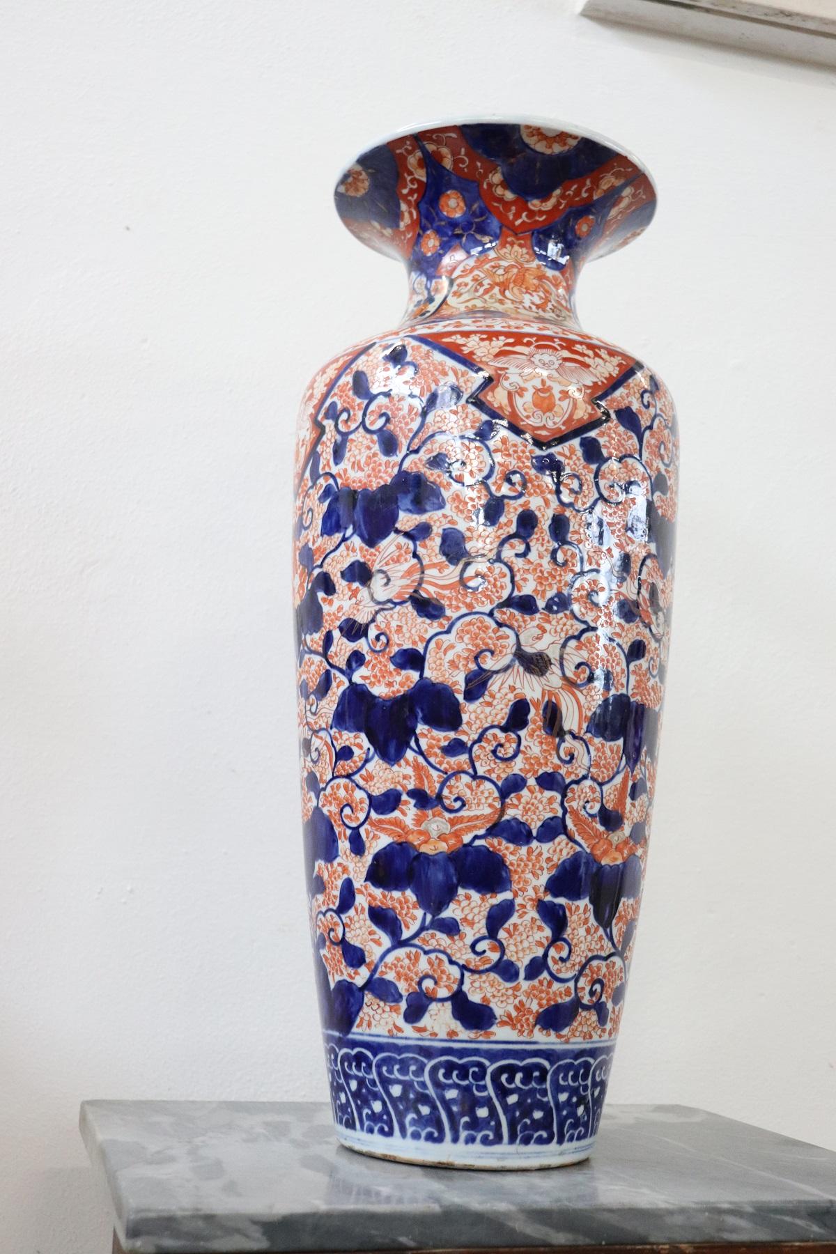 Hand-Painted 19th Century Japanese Artistic Imari Large Vase in Hand Painted Porcelain