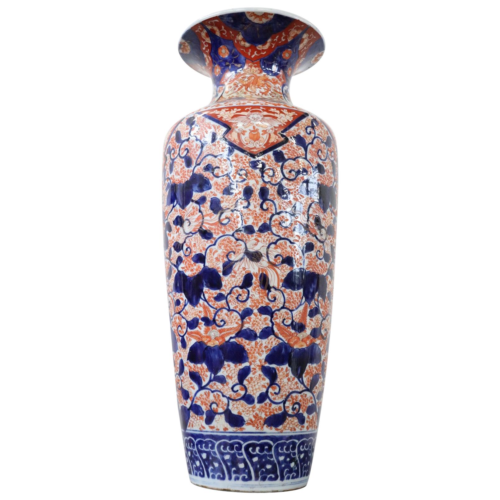 19th Century Japanese Artistic Imari Large Vase in Hand Painted Porcelain