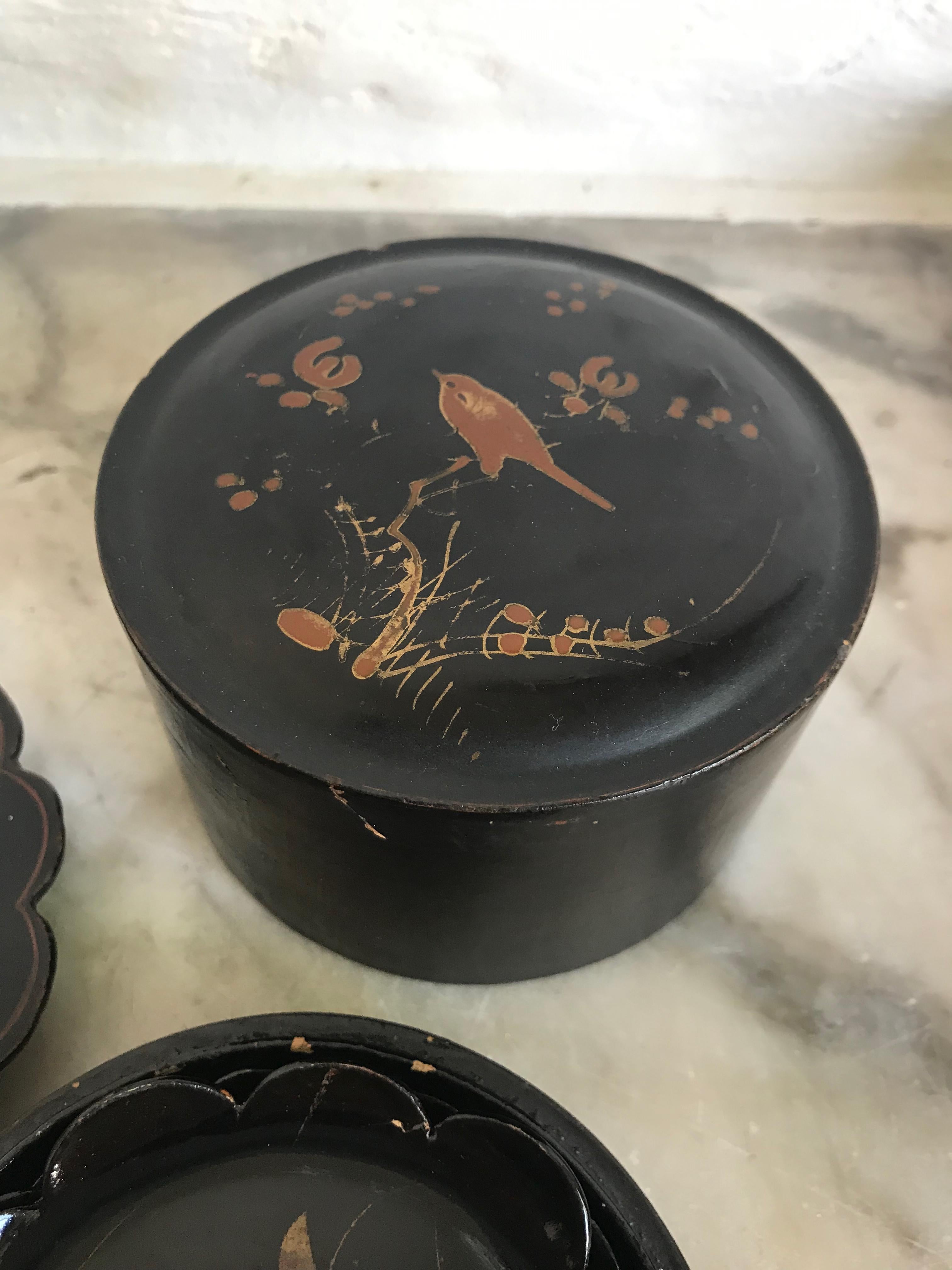 19th Century Japanese Black Lacquered Box with Sauce Dishes For Sale 2
