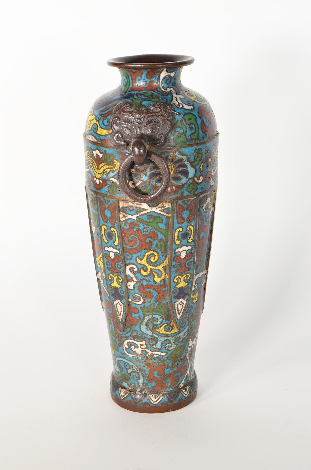 Circa 1900 Japanese bronze champleve enamel vase Meiji Period,measures: H 31 cm, Antik.
 