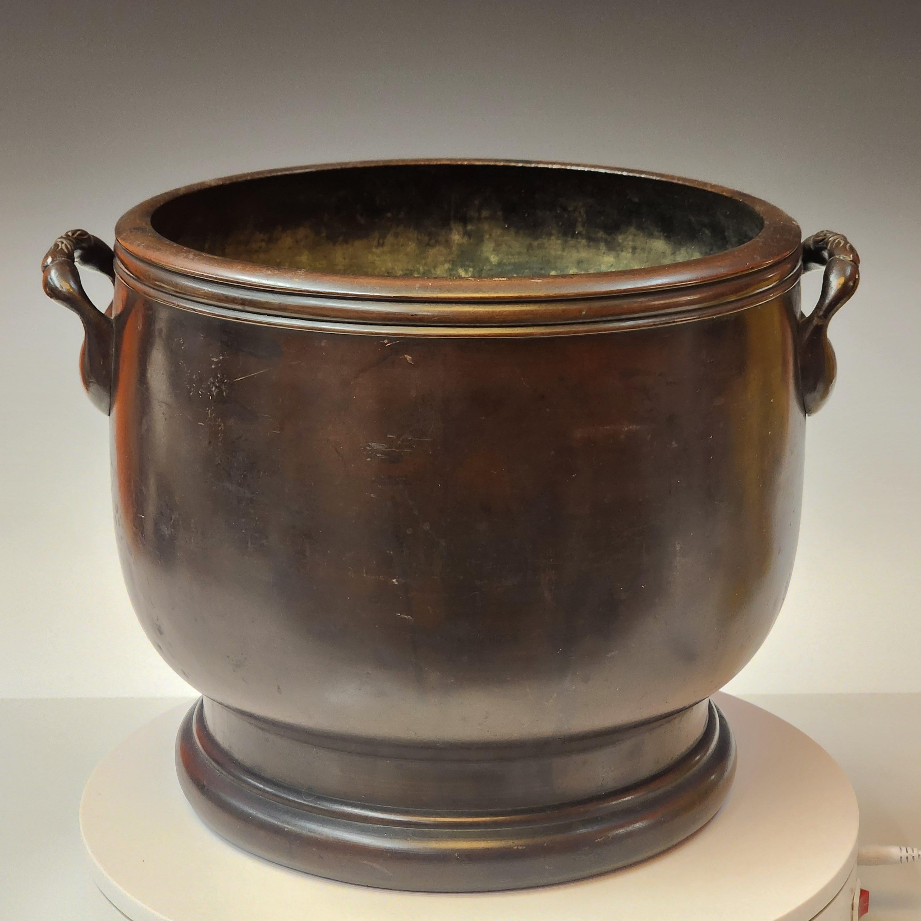 Late 19th century patinated bronze hibachi which is great for a cache pot or to put a plant in.   Could be used as a large ice bucket.