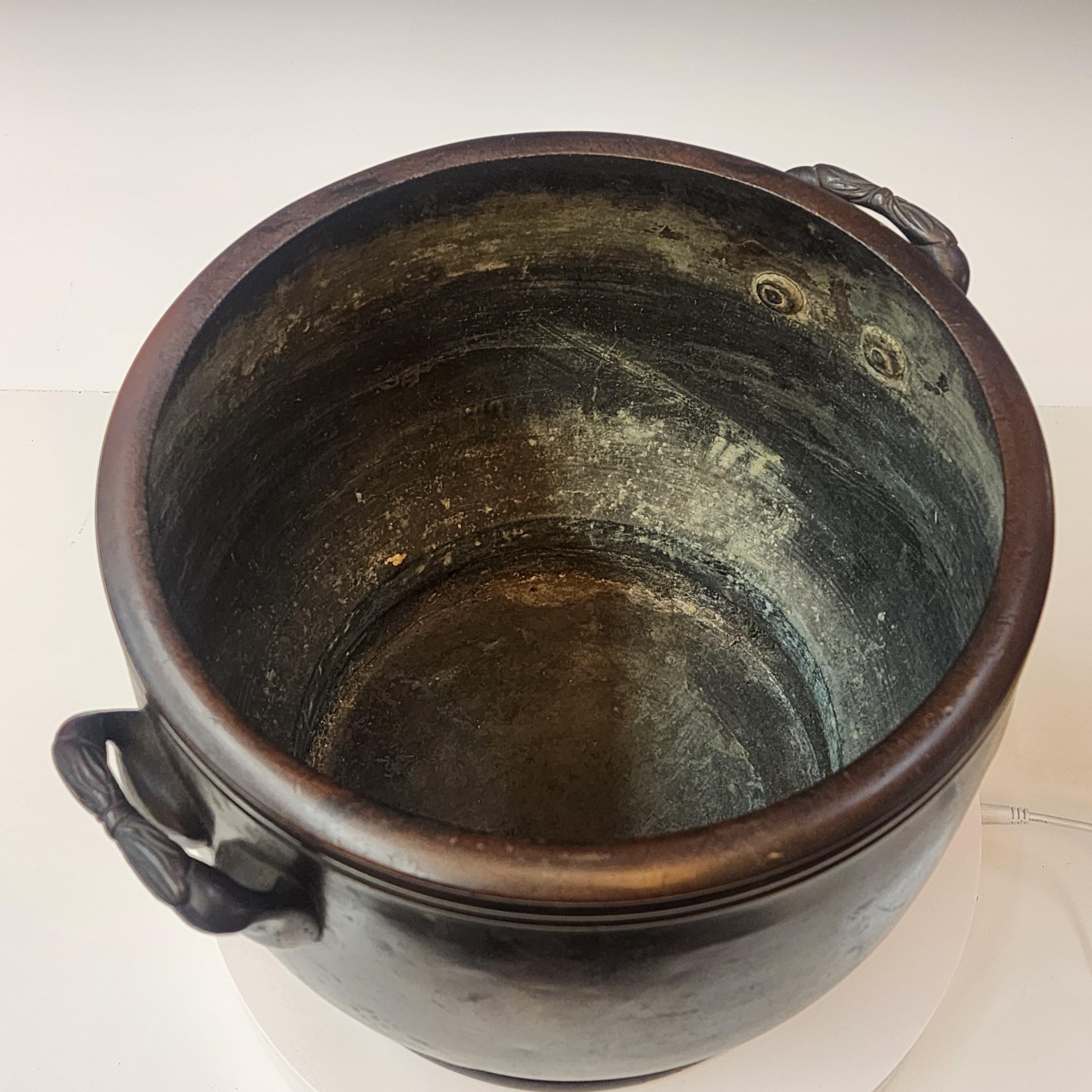 19th century Japanese Bronze Hibachi or cache pot For Sale 1