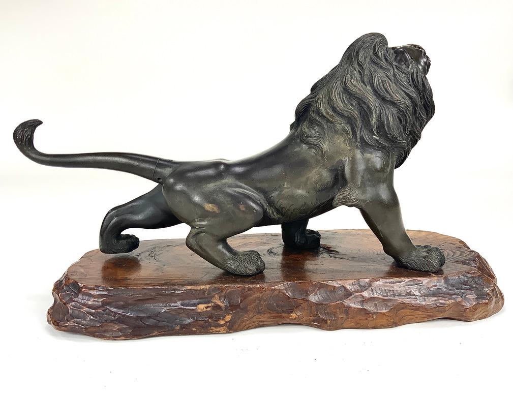 19th Century Japanese Bronze Lion Meiji Period on Wood Base Signed For Sale 1