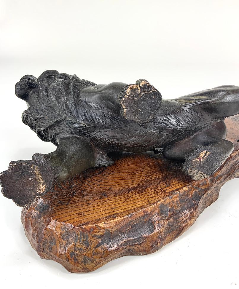 19th Century Japanese Bronze Lion Meiji Period on Wood Base Signed For Sale 6