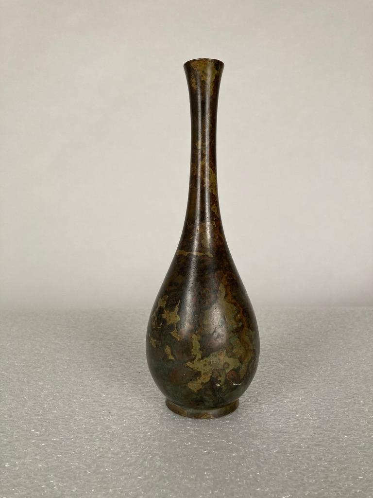 19th Century Japanese Bronze Vase In Good Condition In Stamford, CT