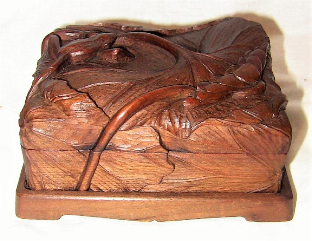 19th Century Japanese Carved Frog and Waterlily Wooden Box In Fair Condition In Dallas, TX