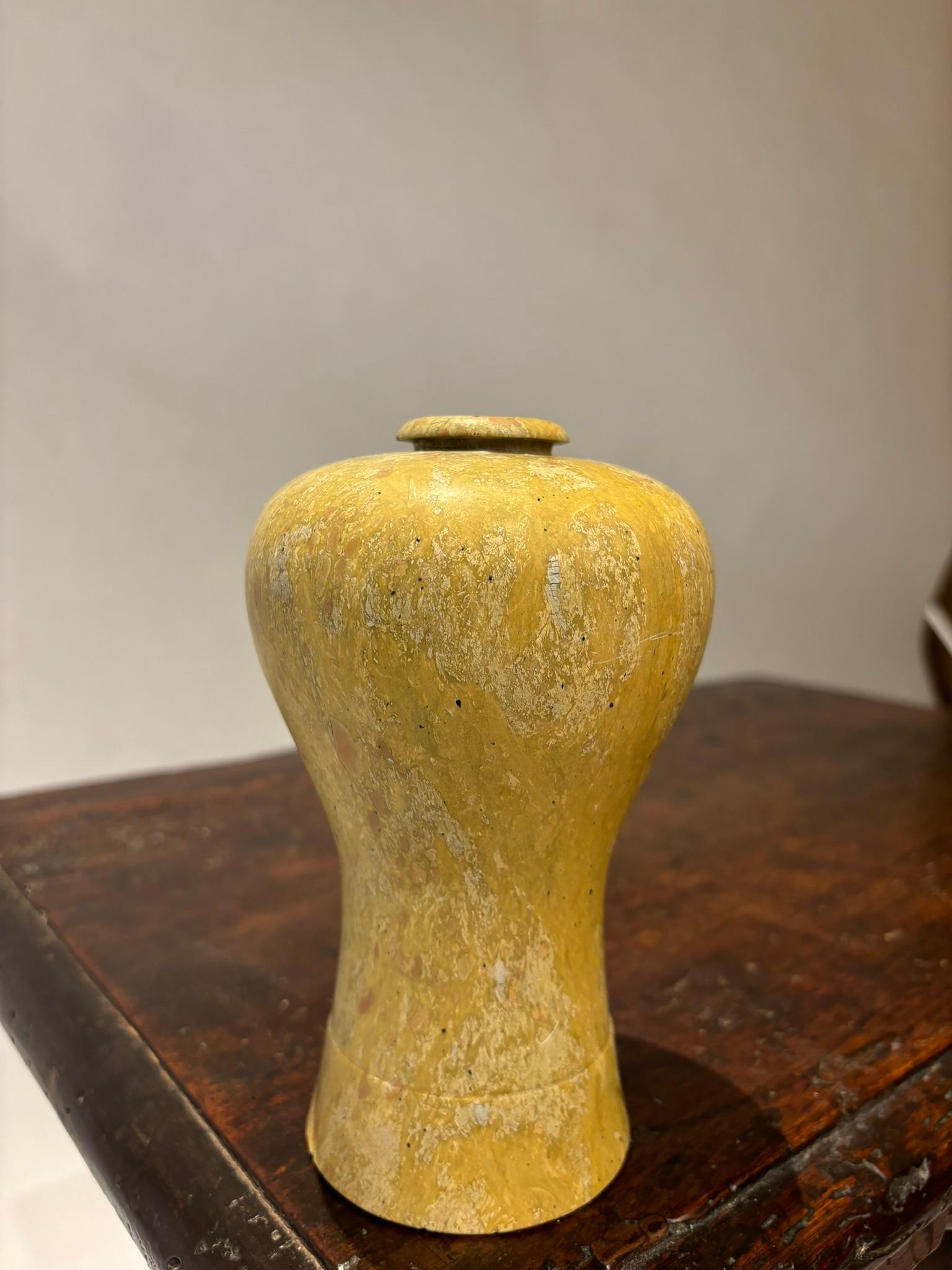 Vase à bourgeons en pierre sculptée japonaise du 19e siècle en vente 2