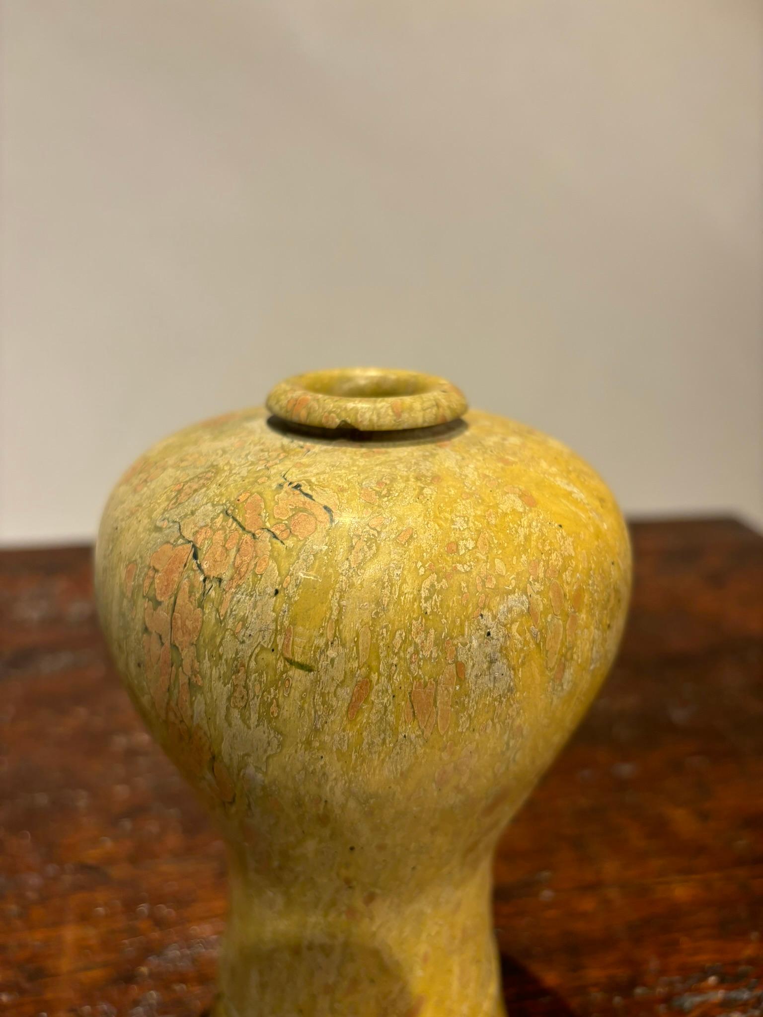 Vase à bourgeons en pierre sculptée japonaise du 19e siècle en vente 7