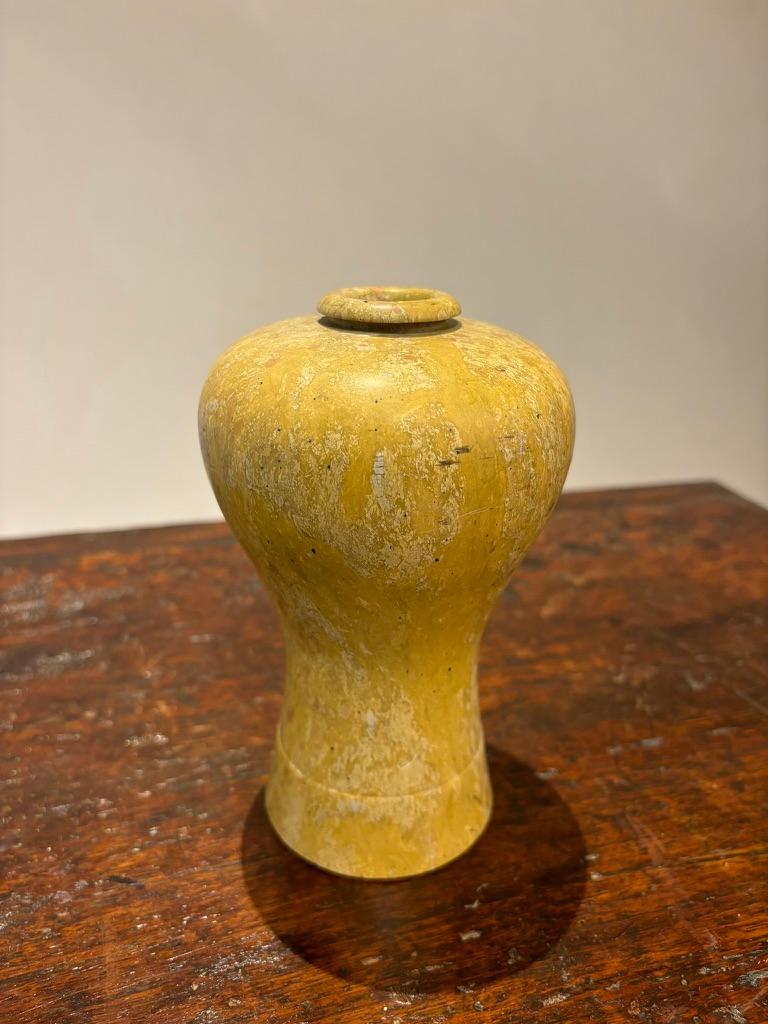 Vase à bourgeons en pierre sculptée japonaise du 19e siècle en vente 8
