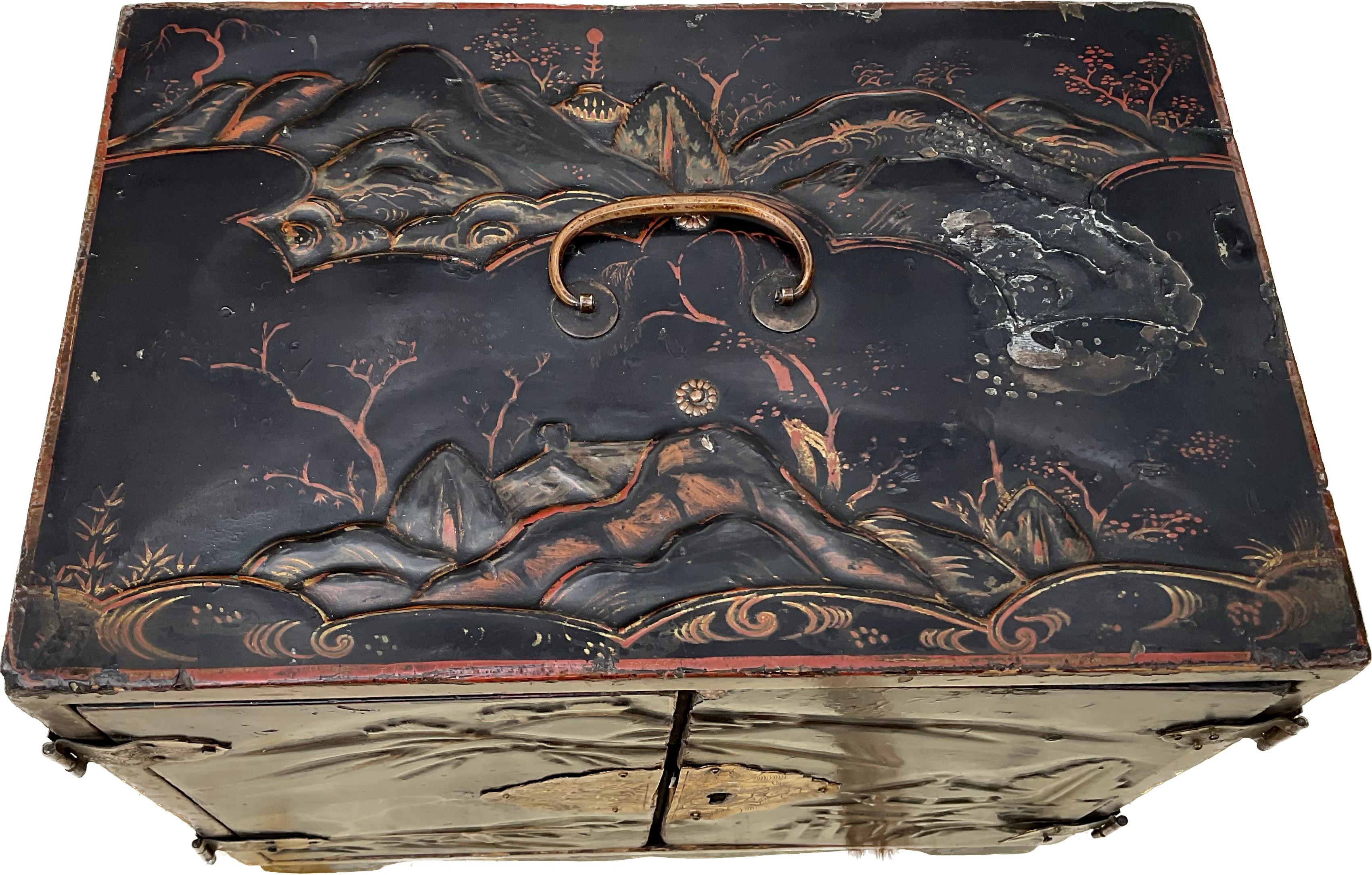 19th Century Japanese Chinoiserie Lacquer Chest For Sale 4