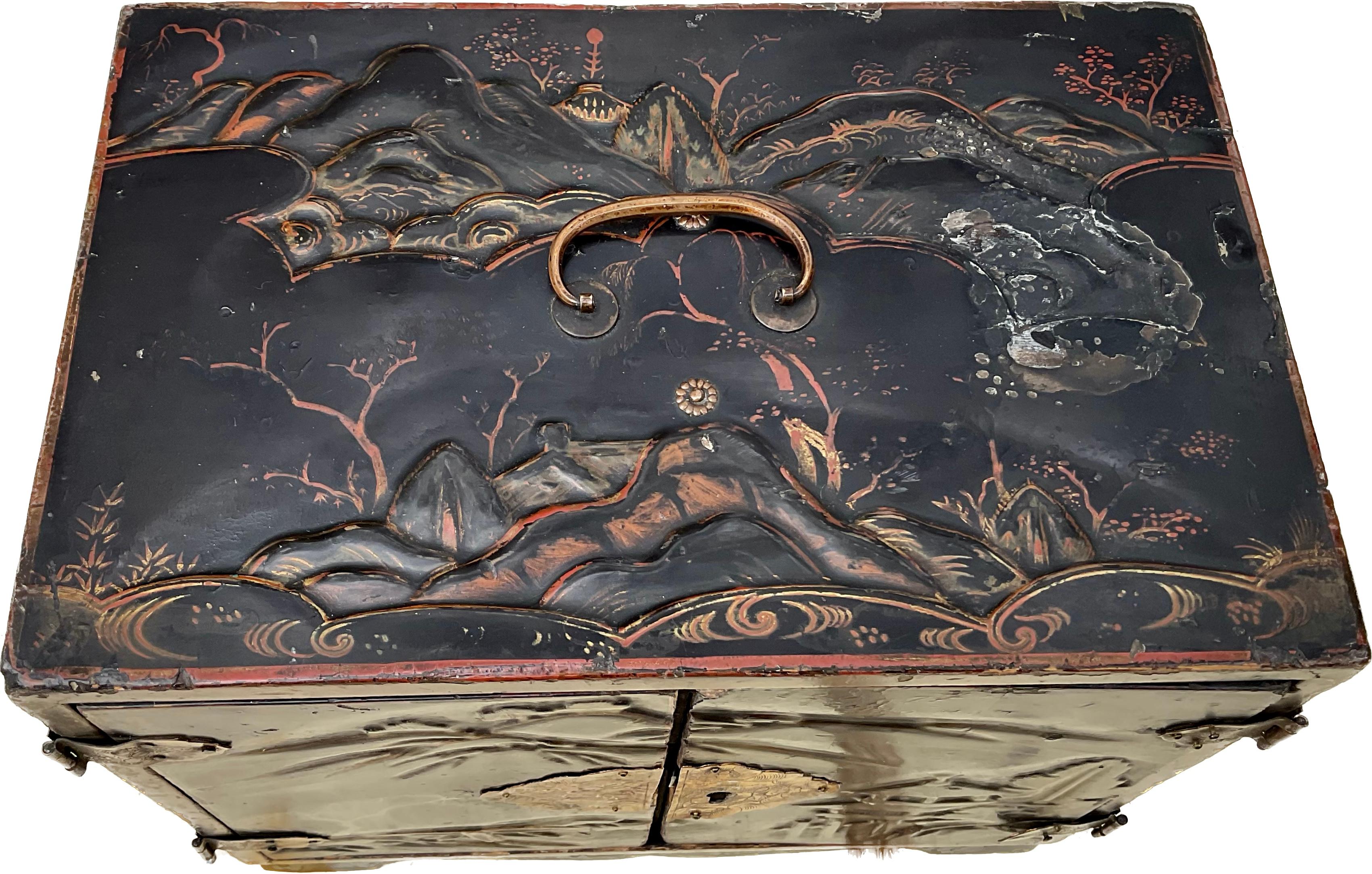 19th Century Japanese Chinoiserie Lacquer Chest For Sale 8