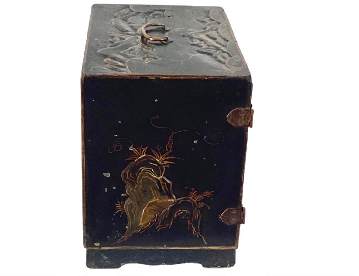 Wood 19th Century Japanese Chinoiserie Lacquer Chest For Sale