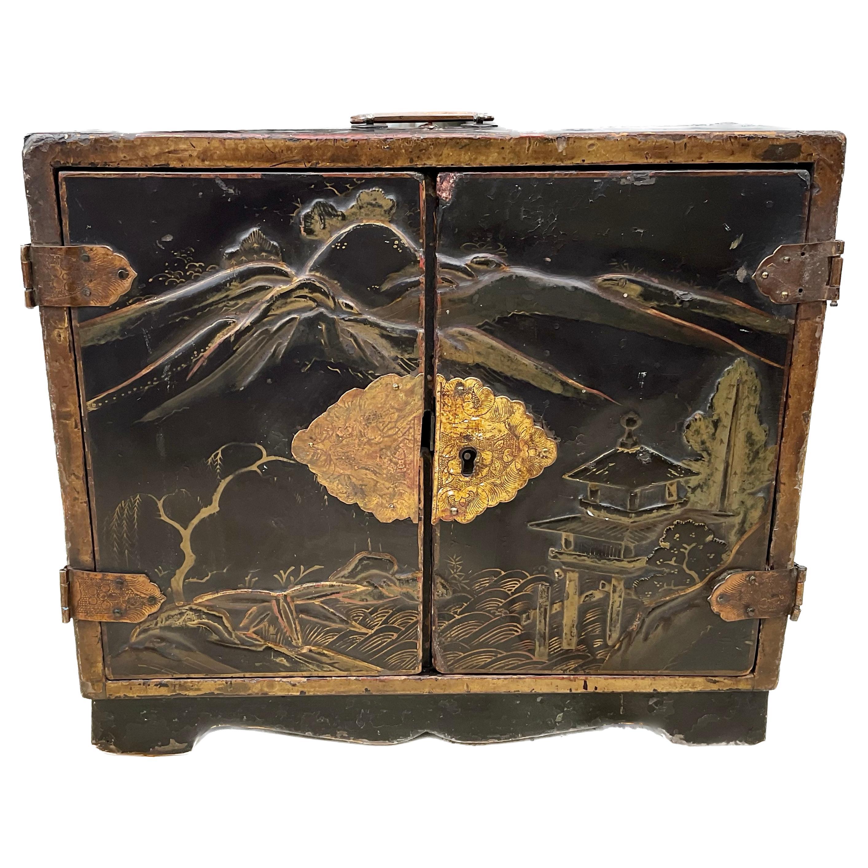 19th Century Japanese Chinoiserie Lacquer Chest For Sale