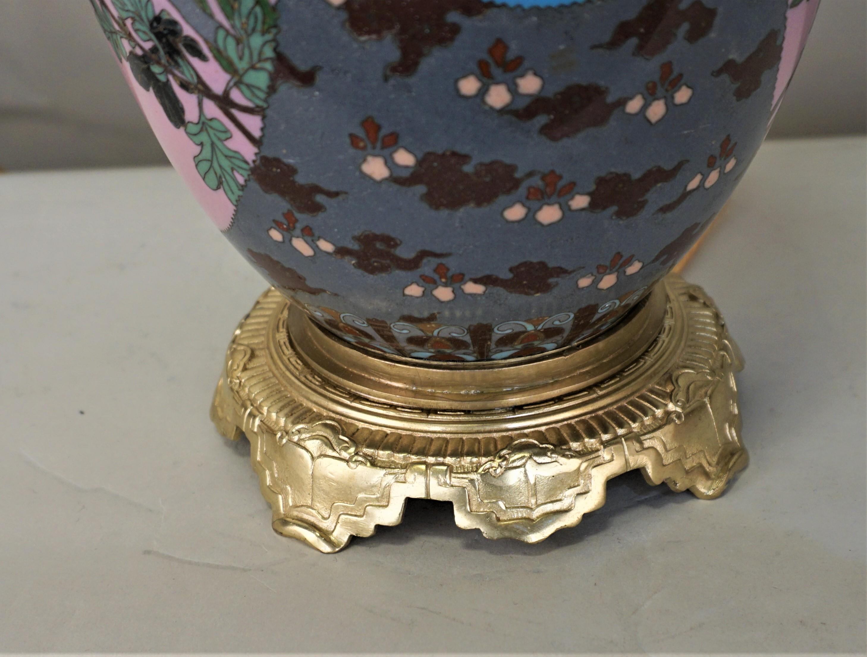Lampe de table japonaise cloisonnée et en bronze du XIXe siècle Bon état - En vente à Fairfax, VA