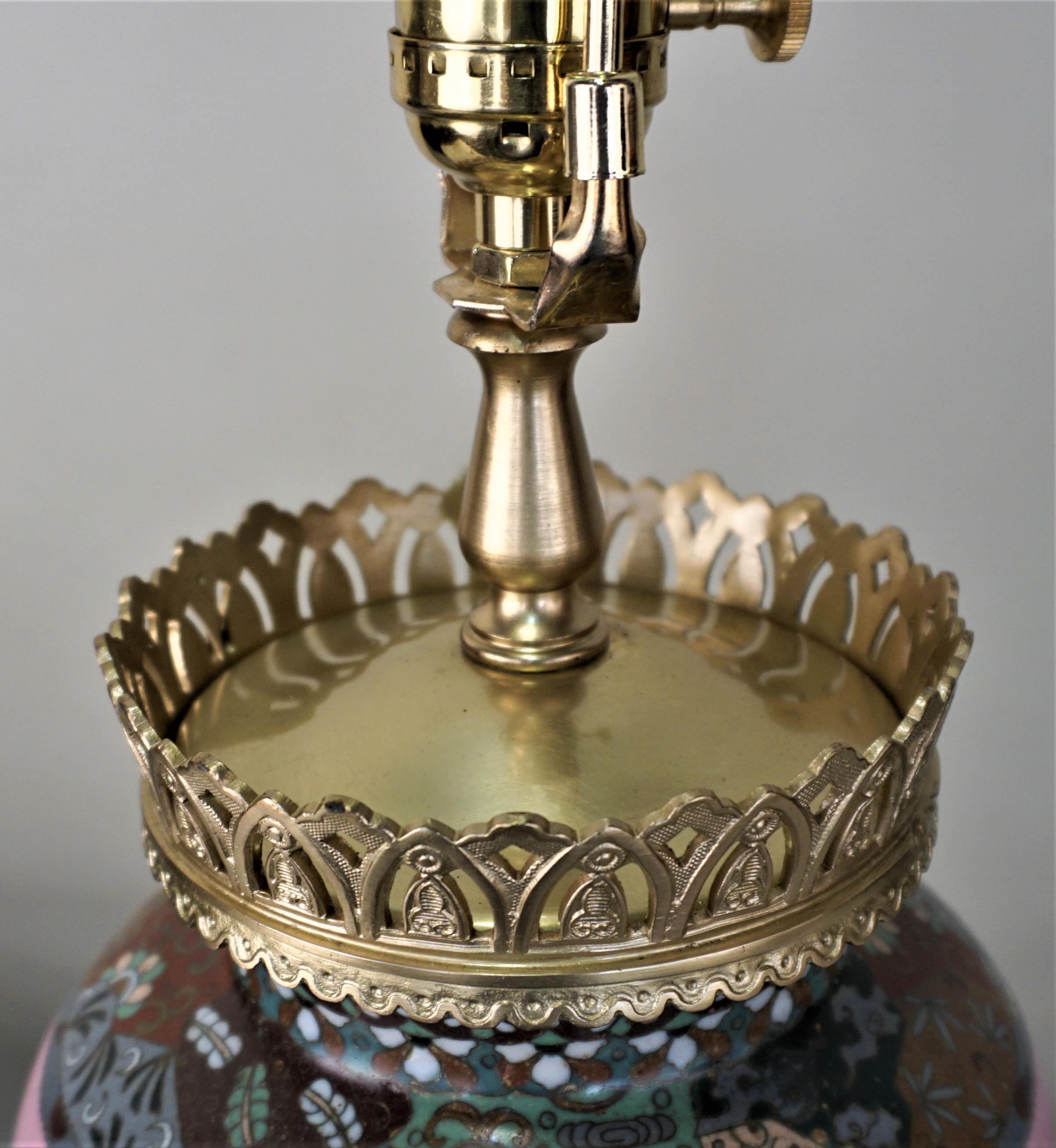 Japanische Cloisonné- und Bronze-Tischlampe aus dem 19. (19. Jahrhundert) im Angebot