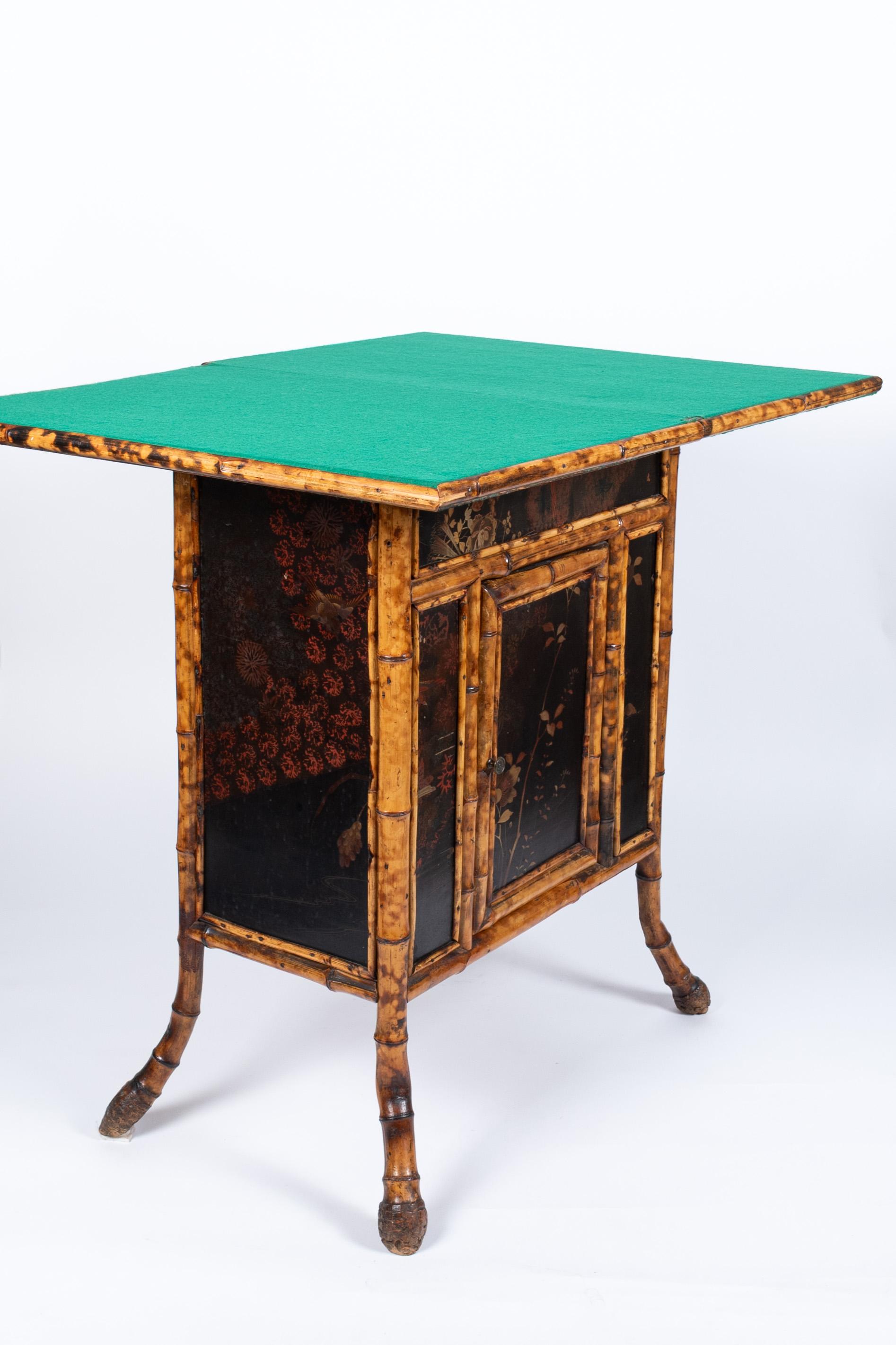 19th century Japanese gaming table with removable and foldable top For Sale 5