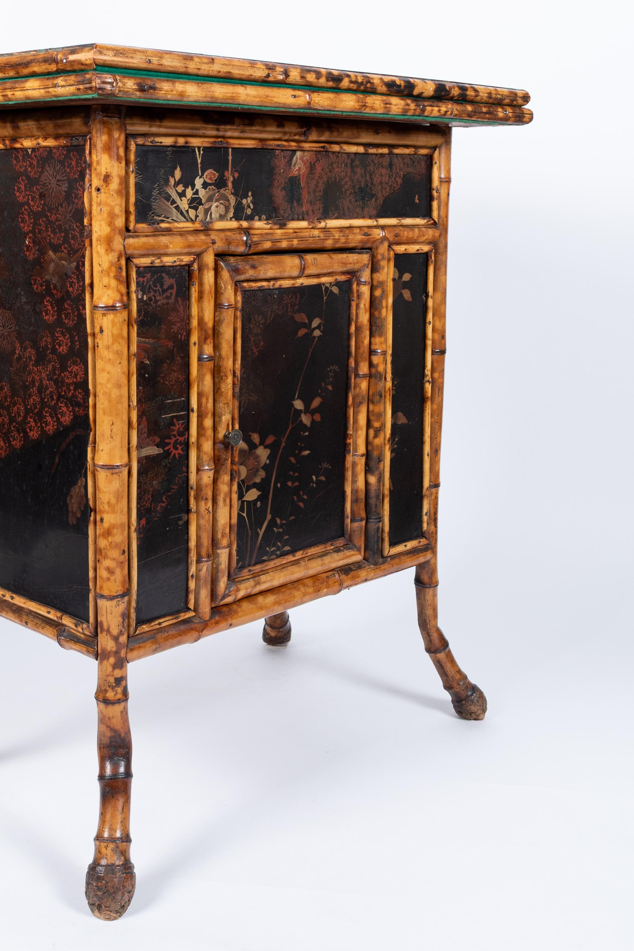 19th century Japanese gaming table with removable and foldable top For Sale 7