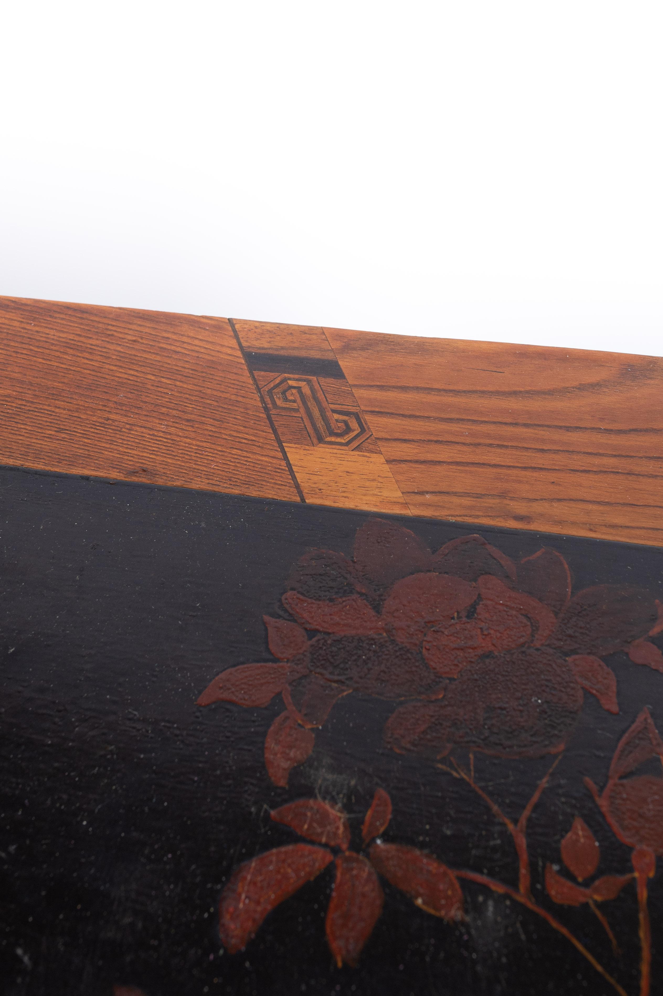 19th century Japanese gaming table with removable and foldable top For Sale 11