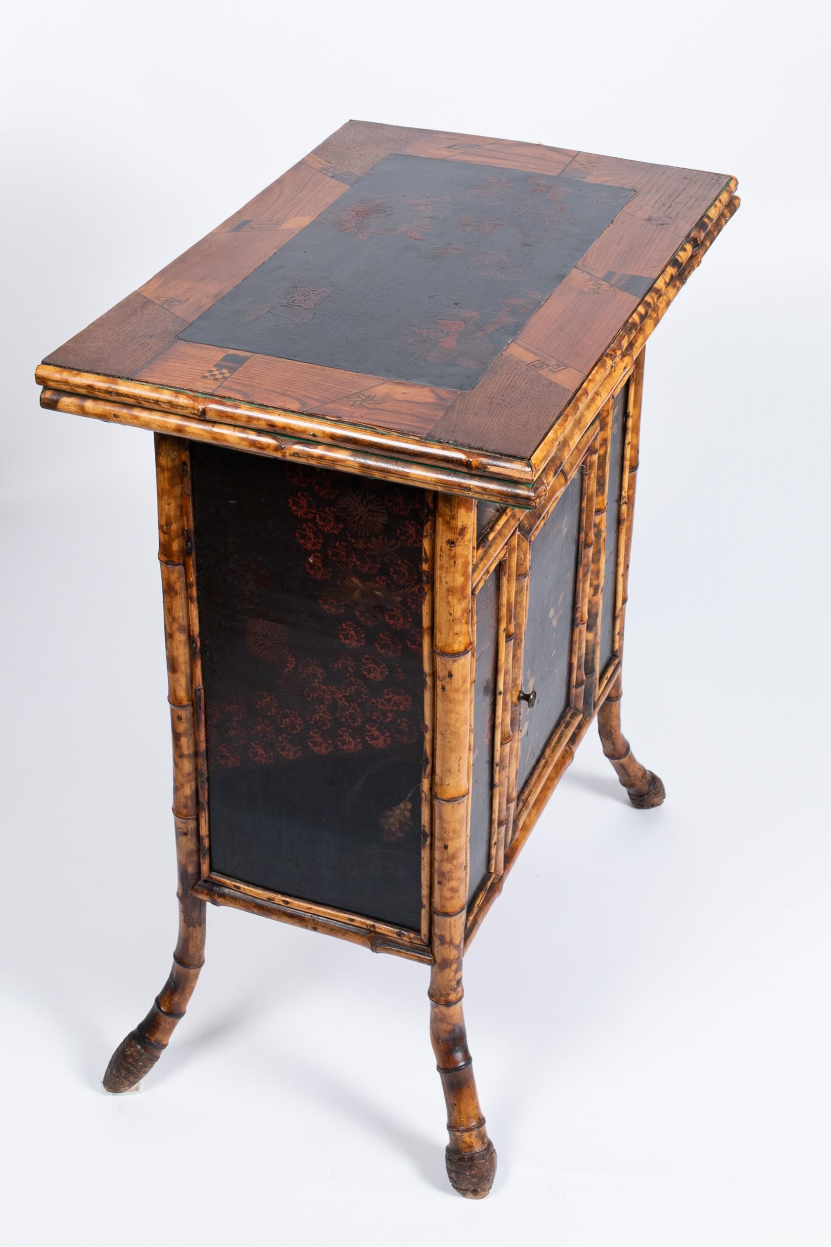19th Century 19th century Japanese gaming table with removable and foldable top For Sale