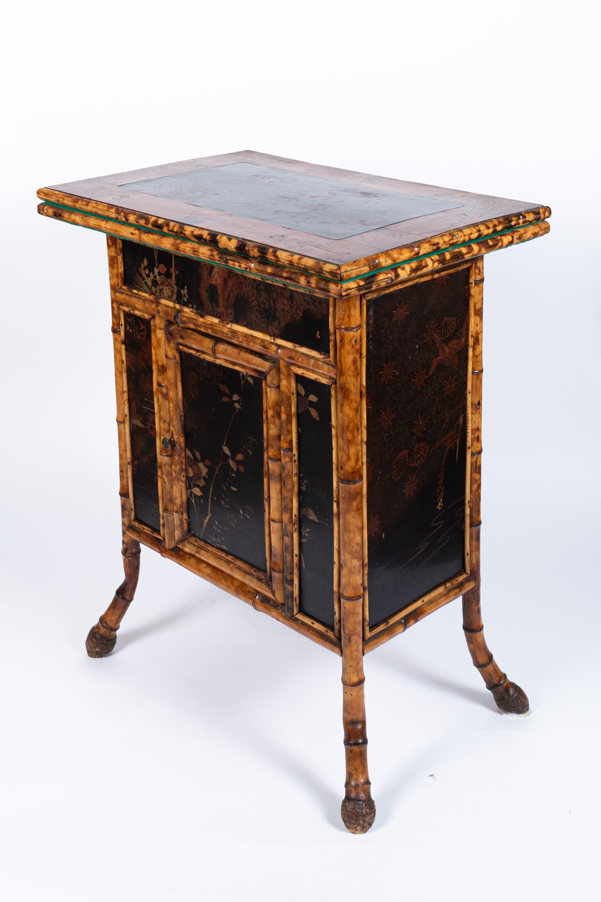 19th century Japanese gaming table with removable and foldable top For Sale 1