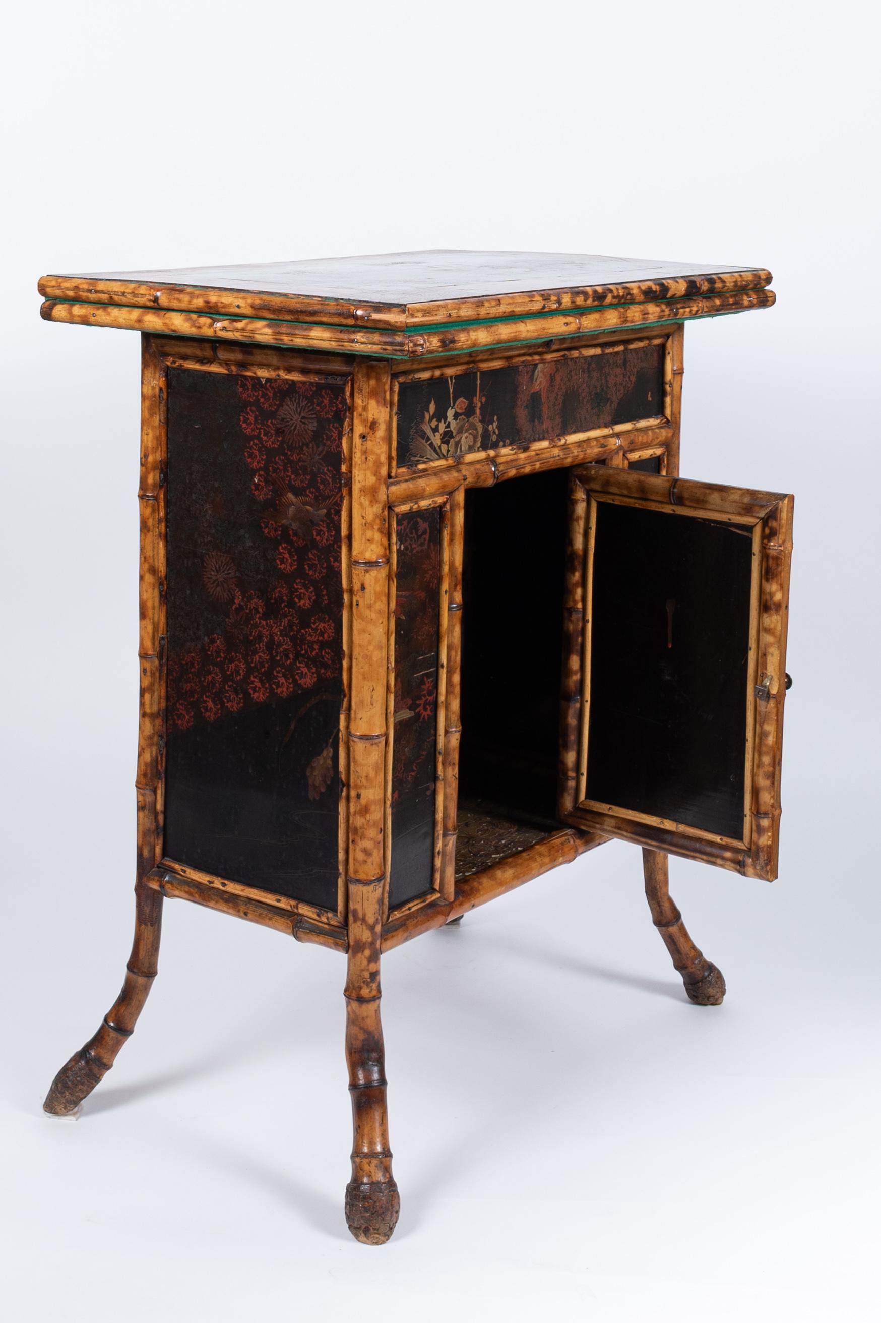 19th century Japanese gaming table with removable and foldable top For Sale 2