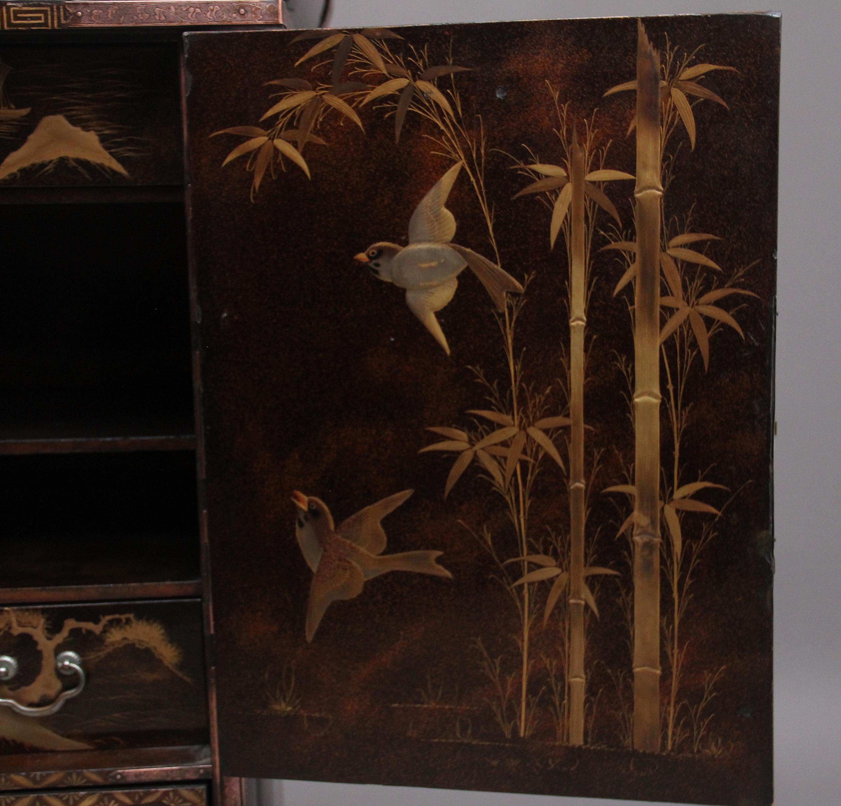 19th Century Japanese gilt lacquered cabinet For Sale 10