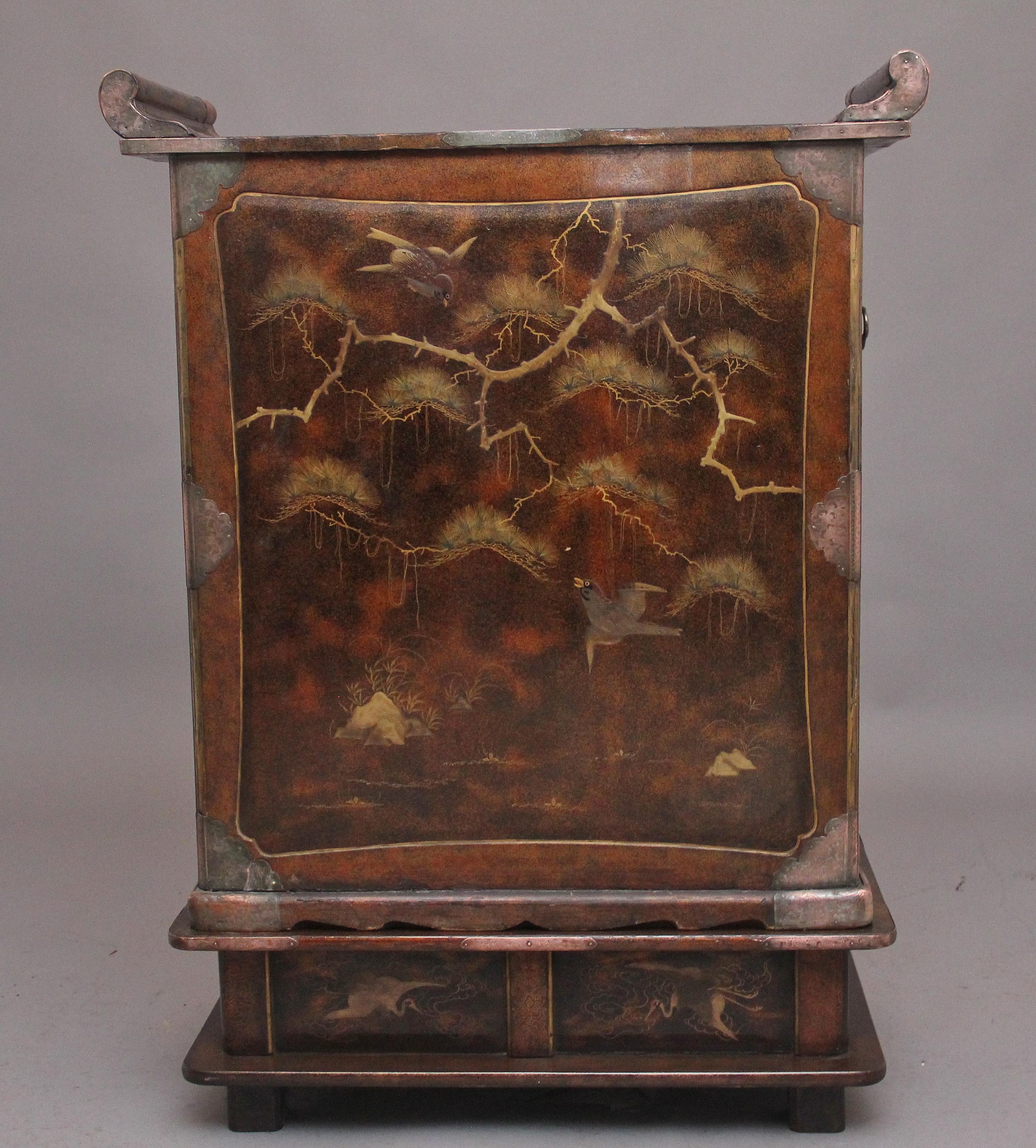 Hardwood 19th Century Japanese gilt lacquered cabinet For Sale