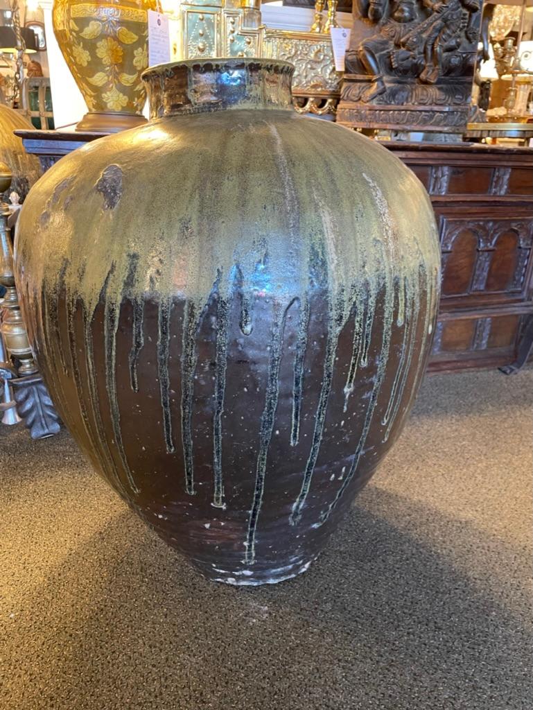 19th Century Japanese Green Glazed Ceramic Storage Jar, Large Scale In Good Condition In Stamford, CT