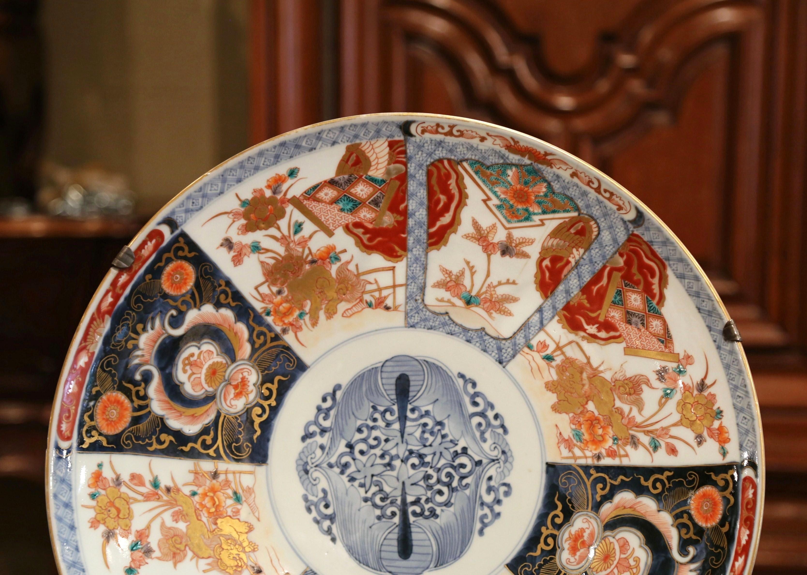 19th Century Japanese Hand Painted Porcelain and Bronze lmari Wall Charger In Excellent Condition For Sale In Dallas, TX